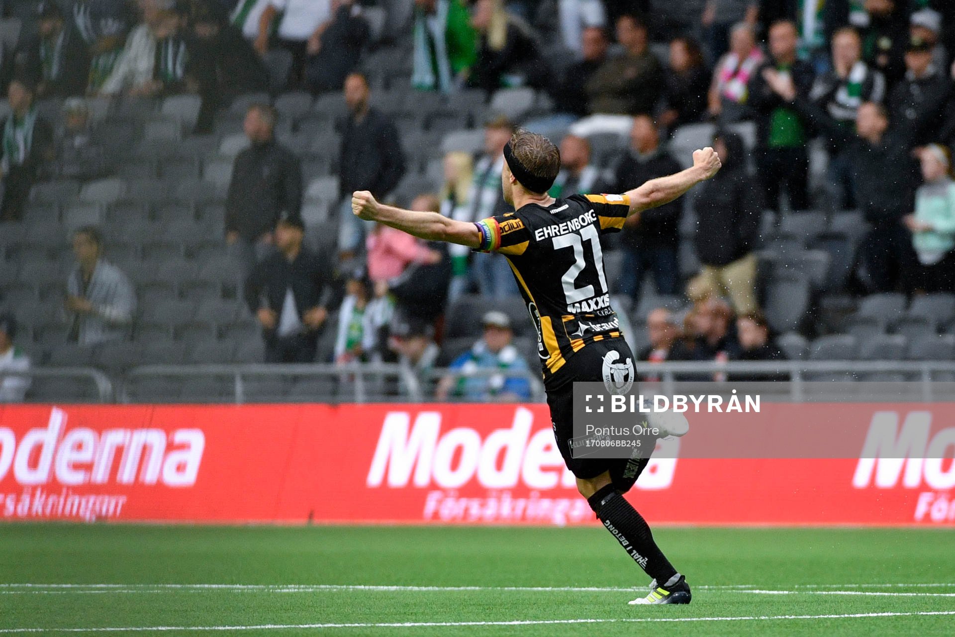 Häckens Rasmus Lindgren jublar