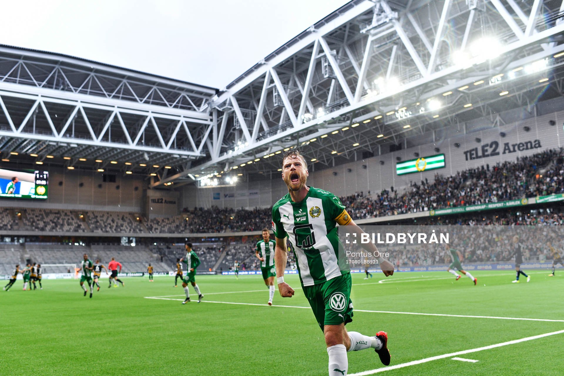 Hammarbys Arnór Smárason jublar