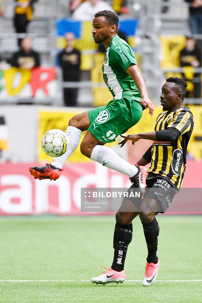 Hammarbys Serge-Junior Martinsson Ngouali och Häckens