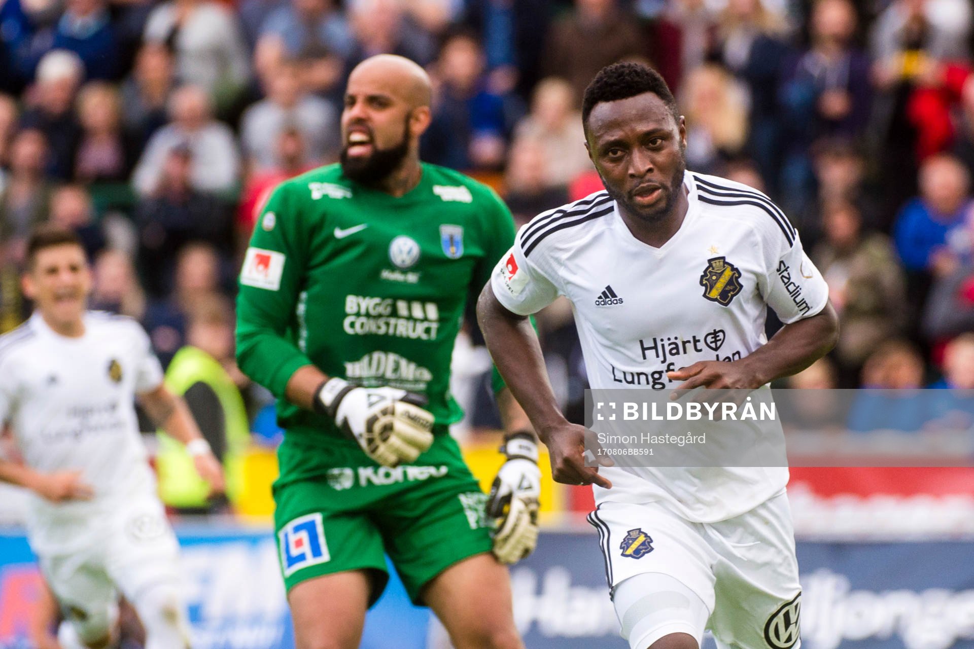 s Chinedu Ogbuke Obasi jublar