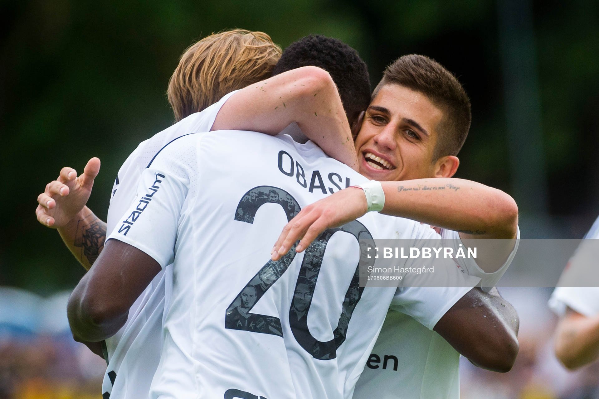 s Chinedu Ogbuke Obasi och Nicolas Marcelo Stefanelli
