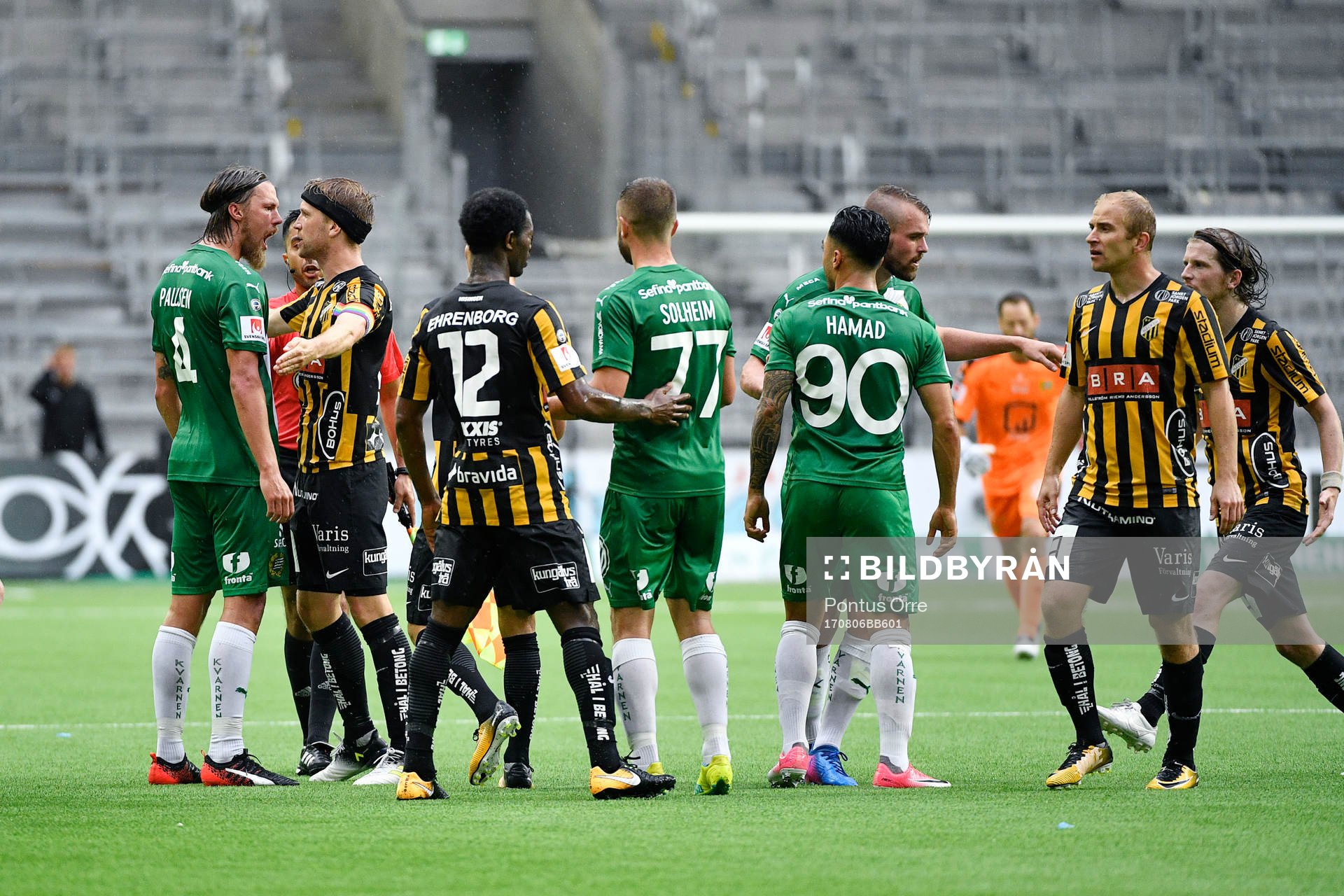 Stökigt och bråkigt mellan Hammarbys Björn Paulsen och Häckens Rasmus Lindgren i samband med hammarbys kvitteringsmål (1-1) under fotbollsmatchen i Allsvenskan mellan Hammarby och Häcken den 6 augusti 2017 i Stockholm. 