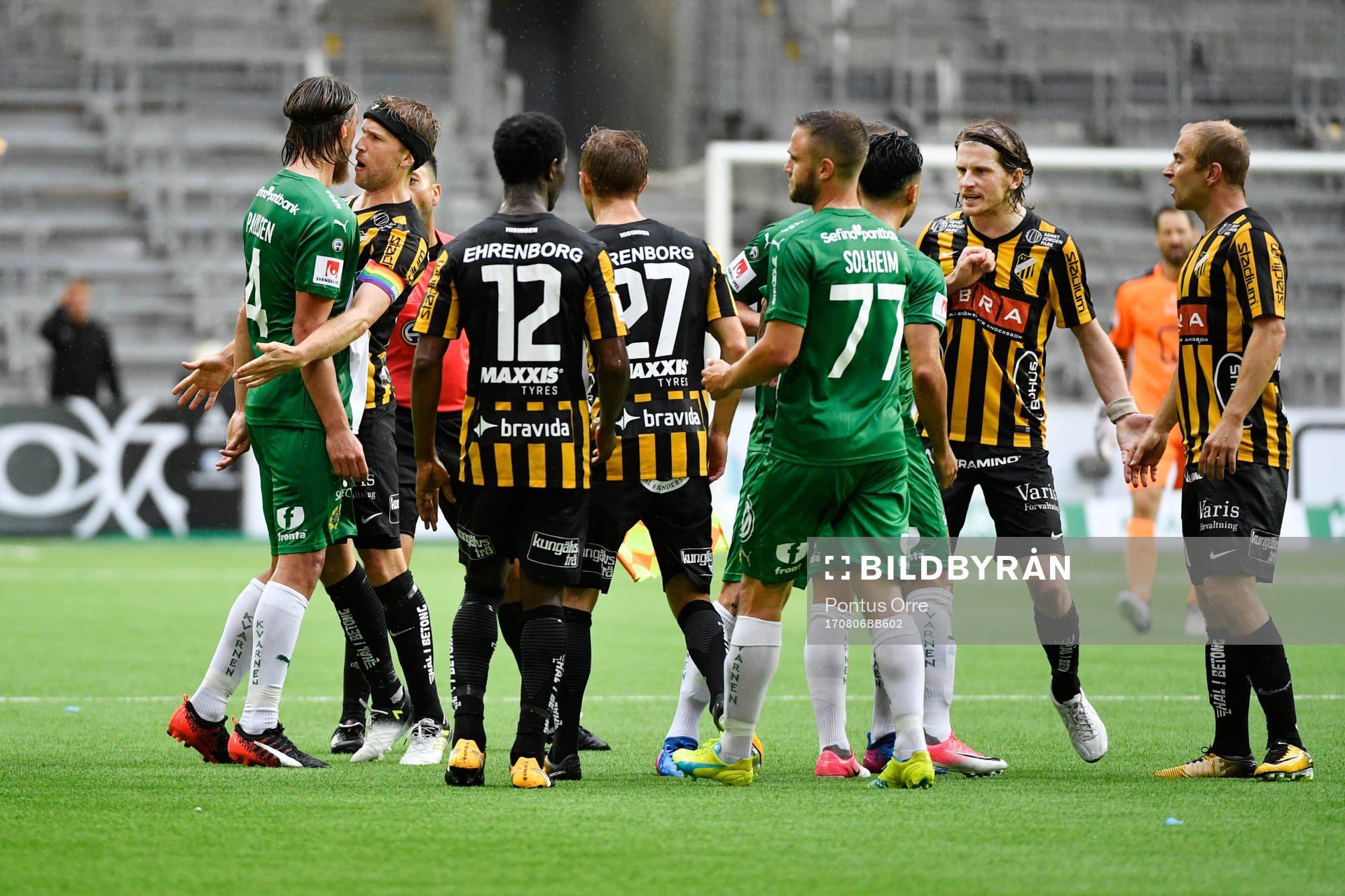 Stökigt och bråkigt mellan Hammarbys Björn Paulsen och Häckens Rasmus Lindgren i samband med hammarbys kvitteringsmål (1-1) under fotbollsmatchen i Allsvenskan mellan Hammarby och Häcken den 6 augusti 2017 i Stockholm.