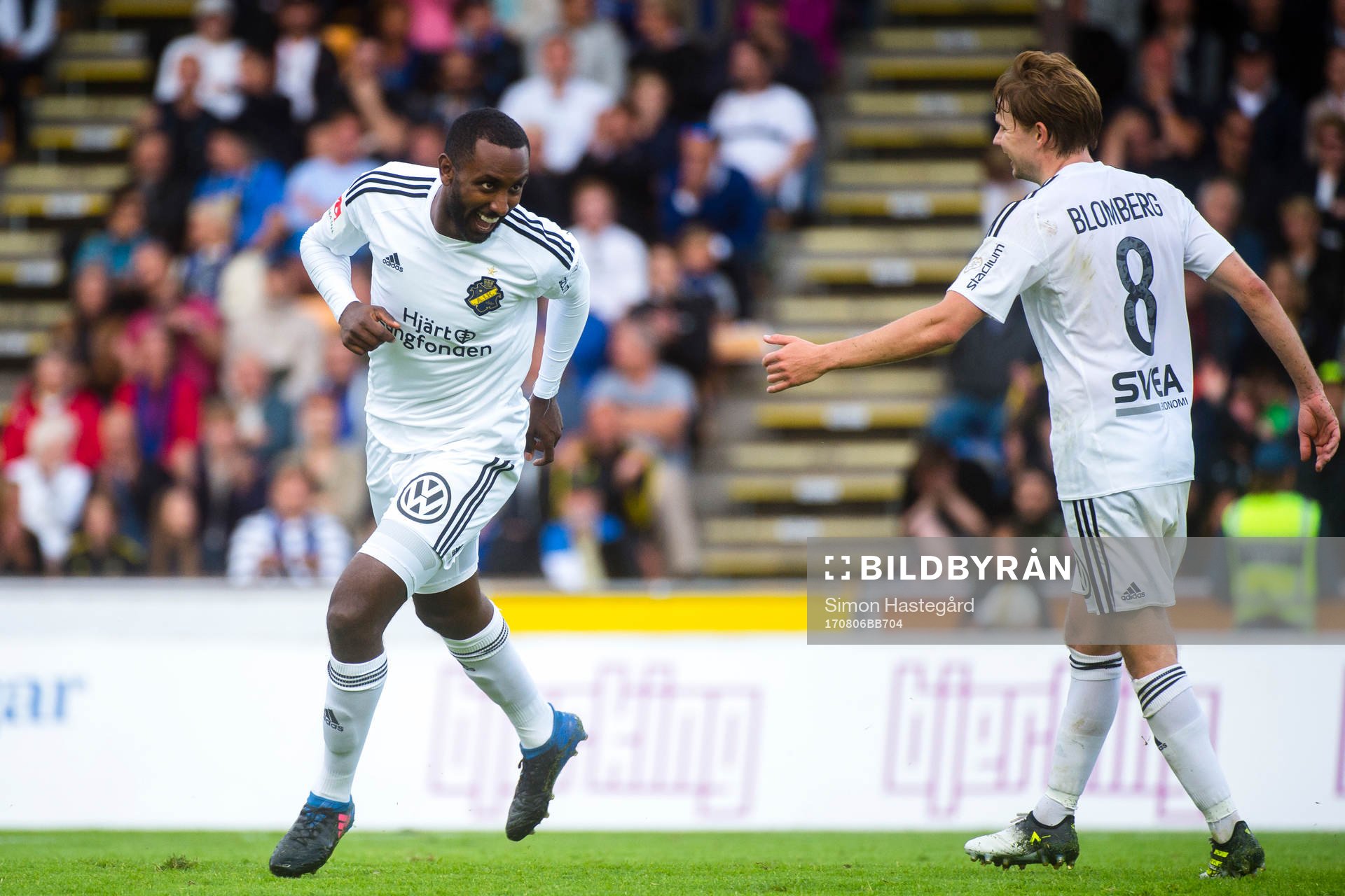 s Henok Goitom och Johan Blomberg jublar