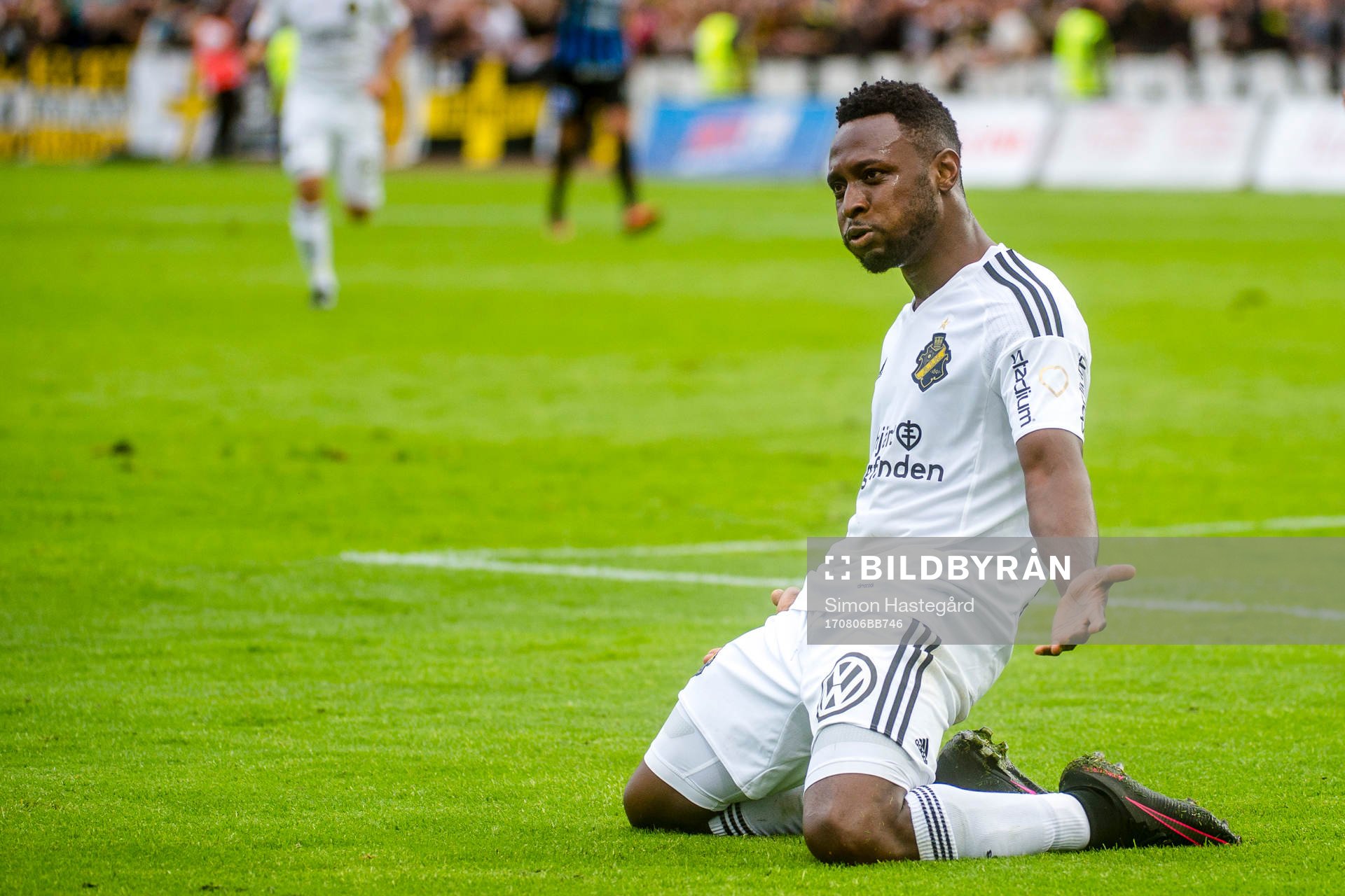 s Chinedu Ogbuke Obasi jublar