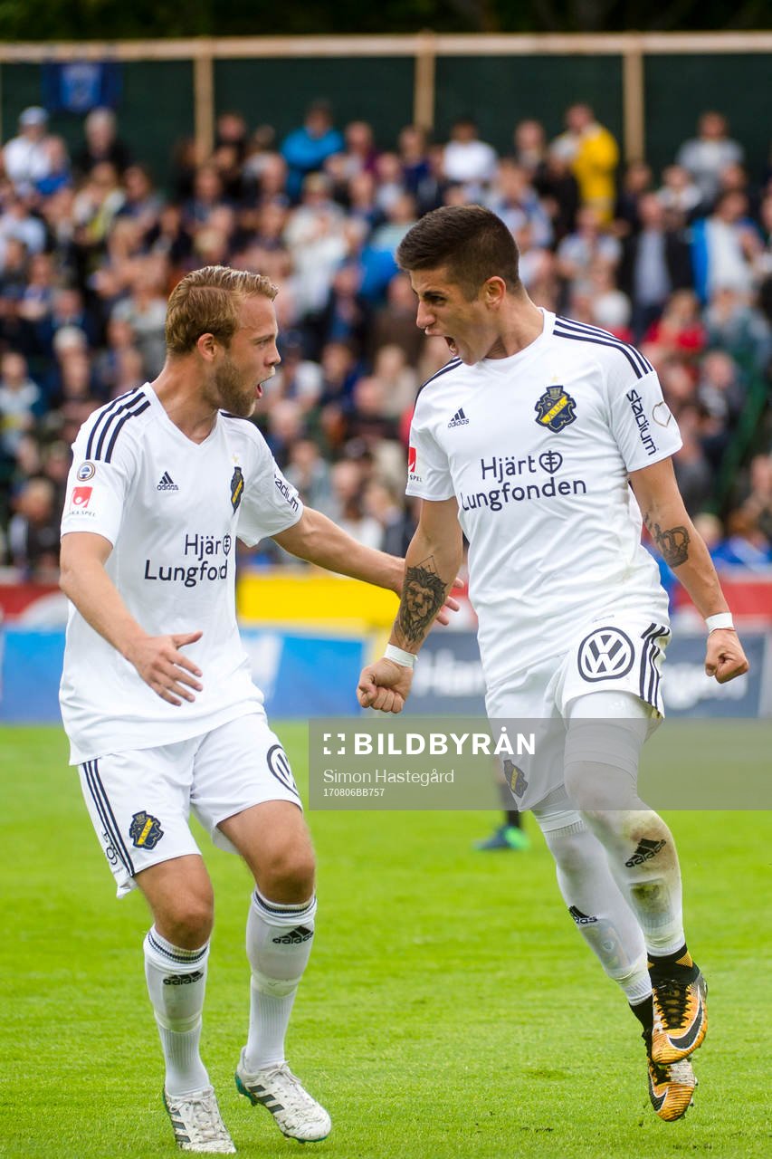 s Daniel Sundgren och Nicolas Marcelo Stefanelli jublar