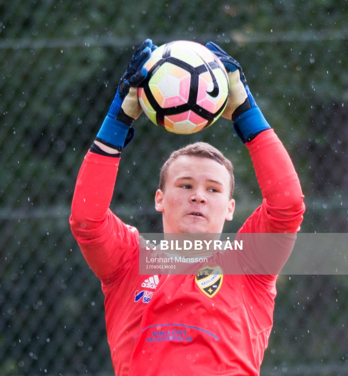 IFK Hässleholms Adam Larsson i matchen i division 2 mellan