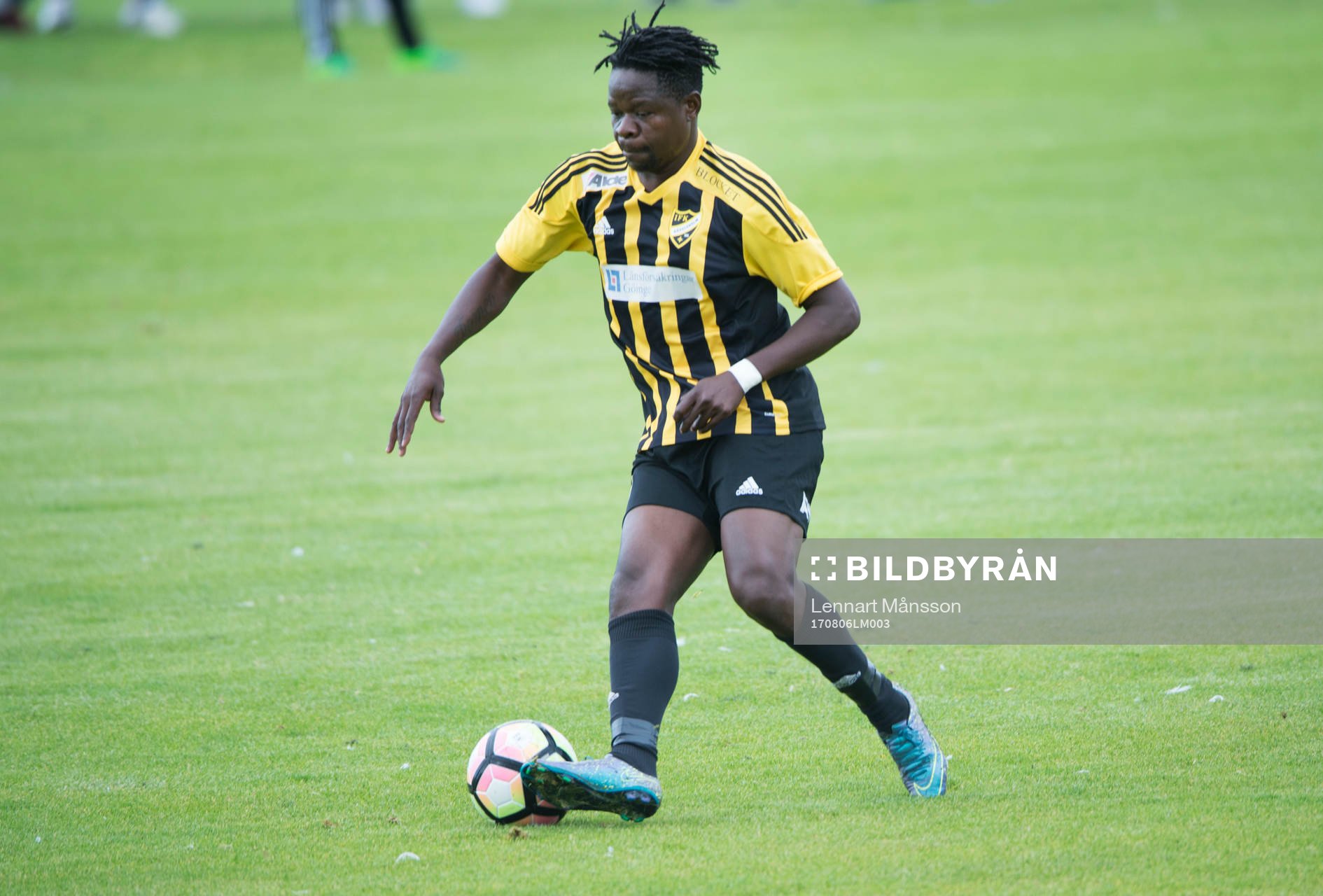 IFK Hässleholms Patrick Osiako i matchen i division 2