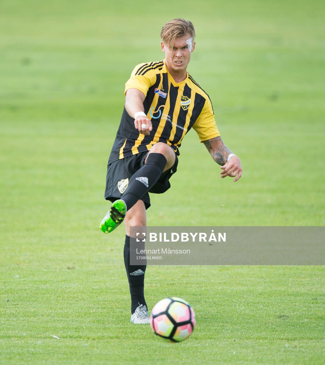 IFK Hässleholms Philip Wikström i matchen i division 2