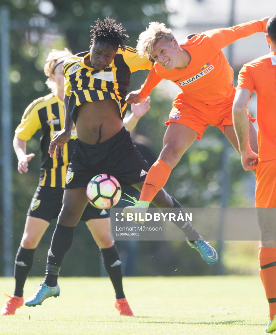 IFK Hässleholms Patrick Osiako i matchen i division 2