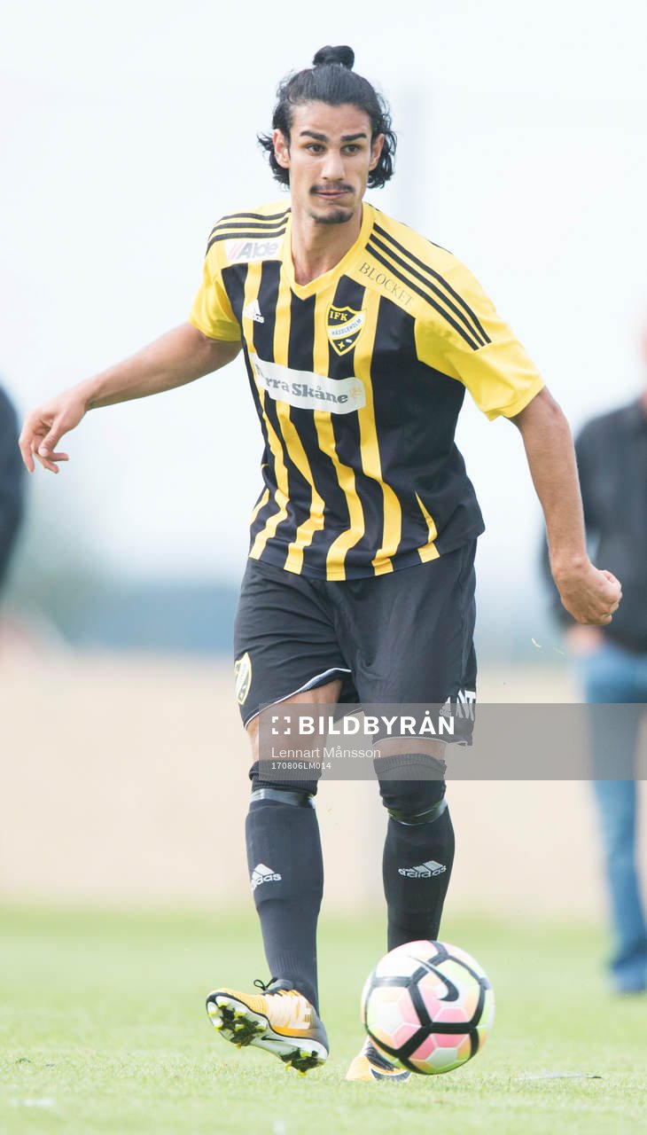 IFK Hässleholms Ameer Naseer i matchen i division 2 mellan