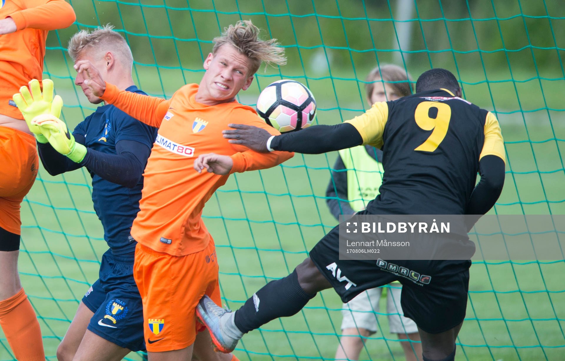 IFK Hässleholms Mike Andrew nickar in 0-1 i matchen i