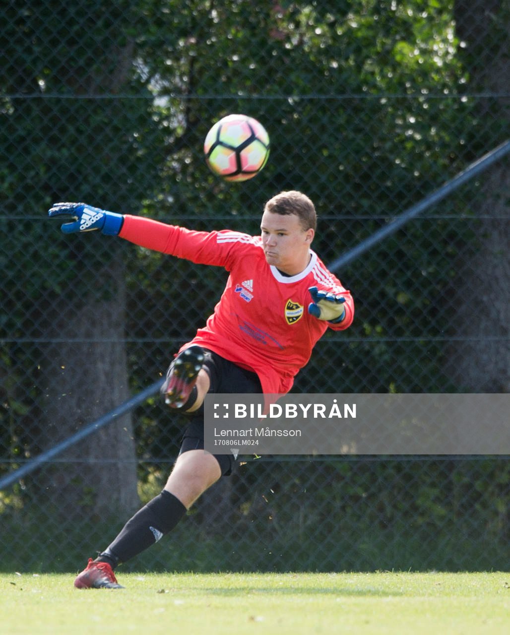 IFK Hässleholms Adam Larsson i matchen i division 2 mellan