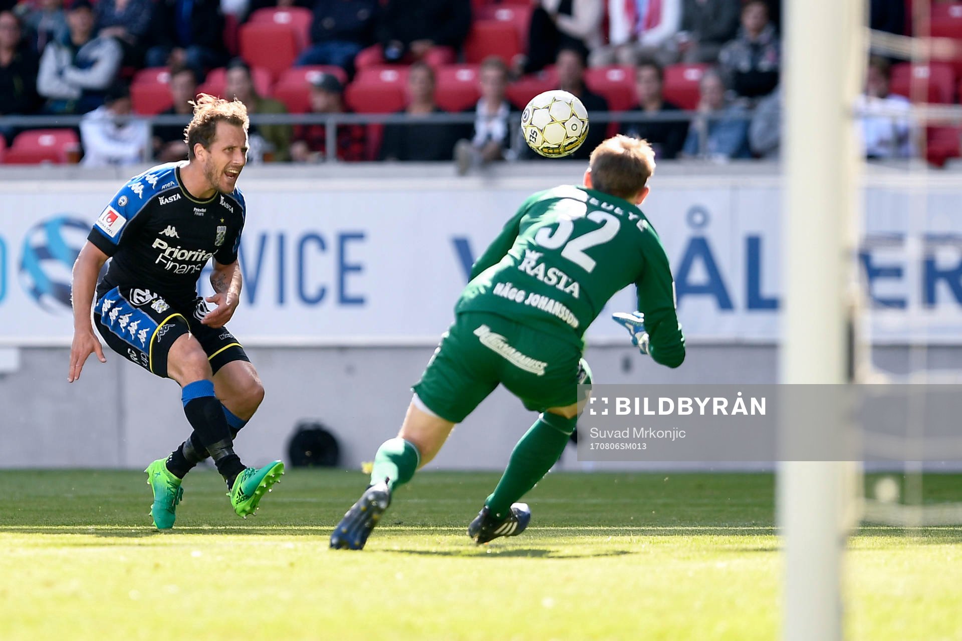 IFK Göteborgs Tobias Hysén med ett läge mot Kalmars