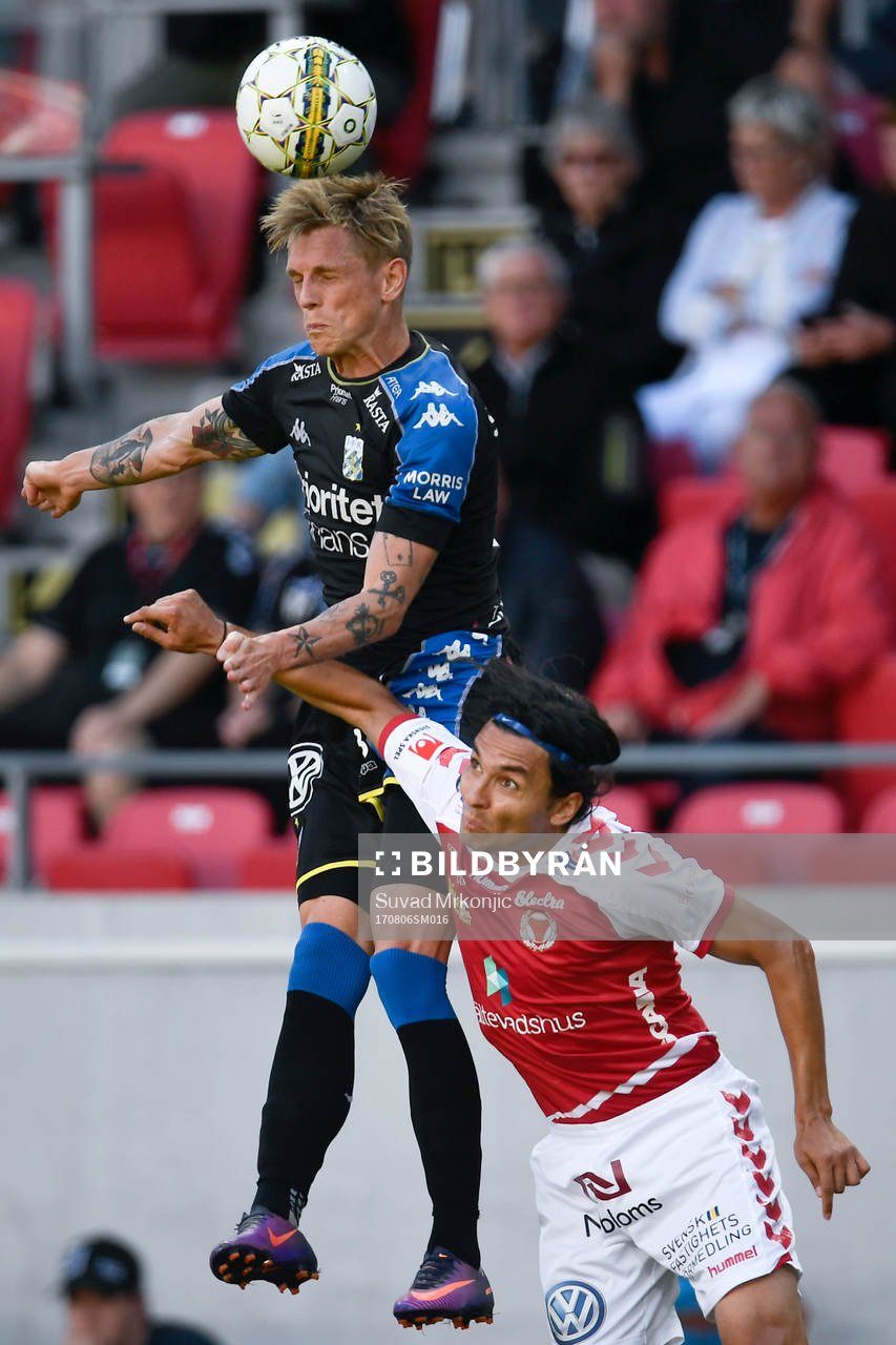 IFK Göteborgs Sören Rieks och Kalmars Emin Nouri i