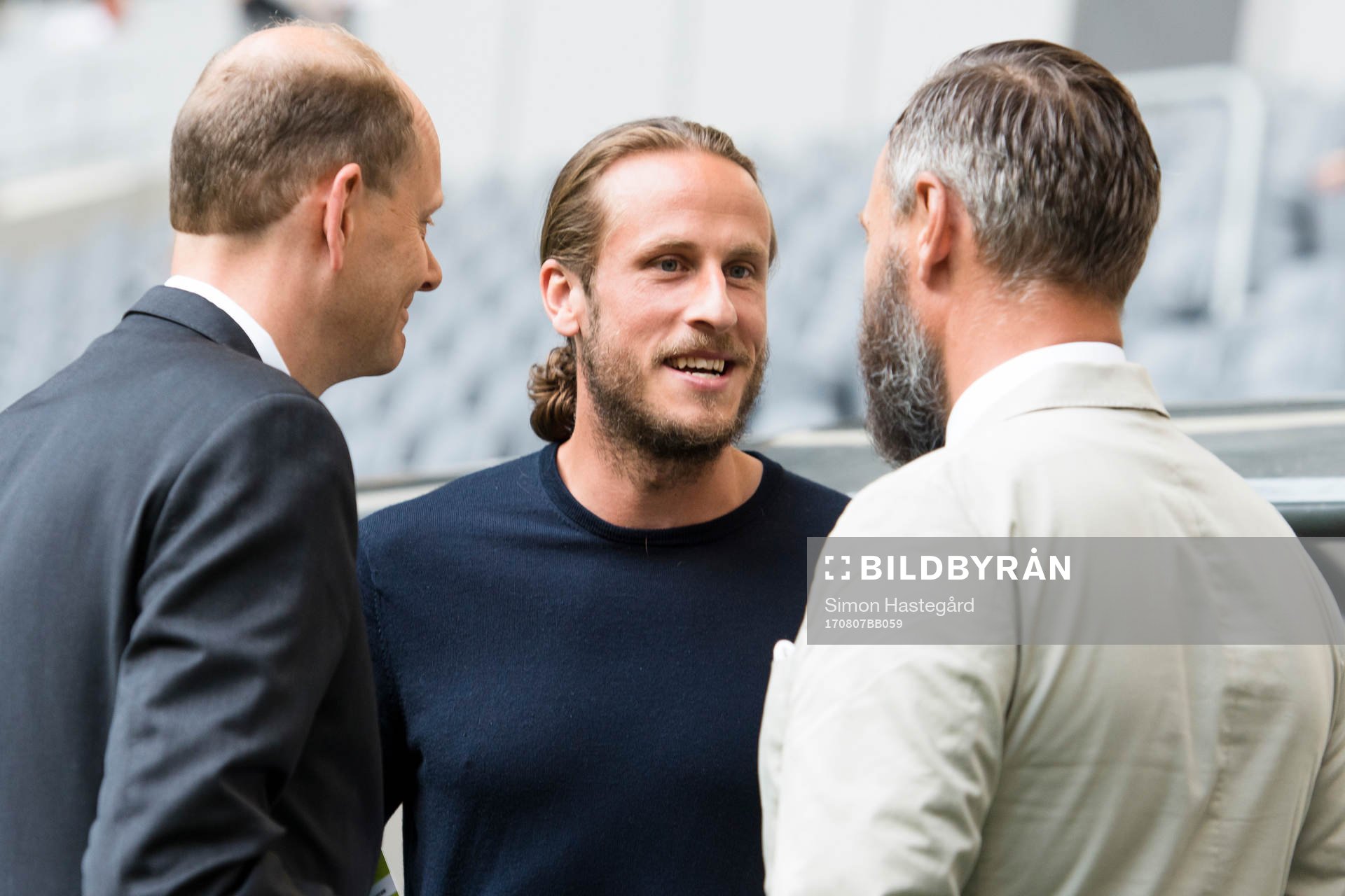 Djurgårdens Jonas Olsson  före fotbollsmatchen i