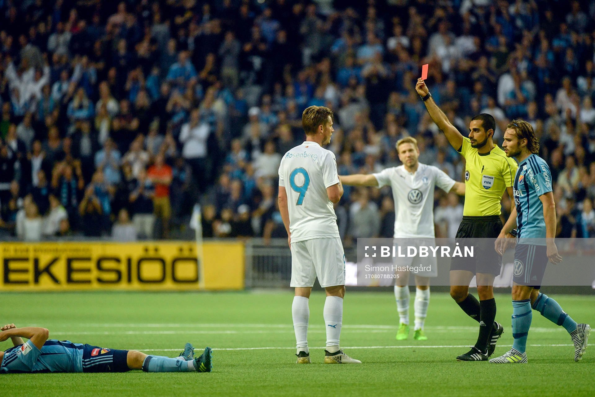 Malmö FFs Markus Rosenberg får rött kort av domare