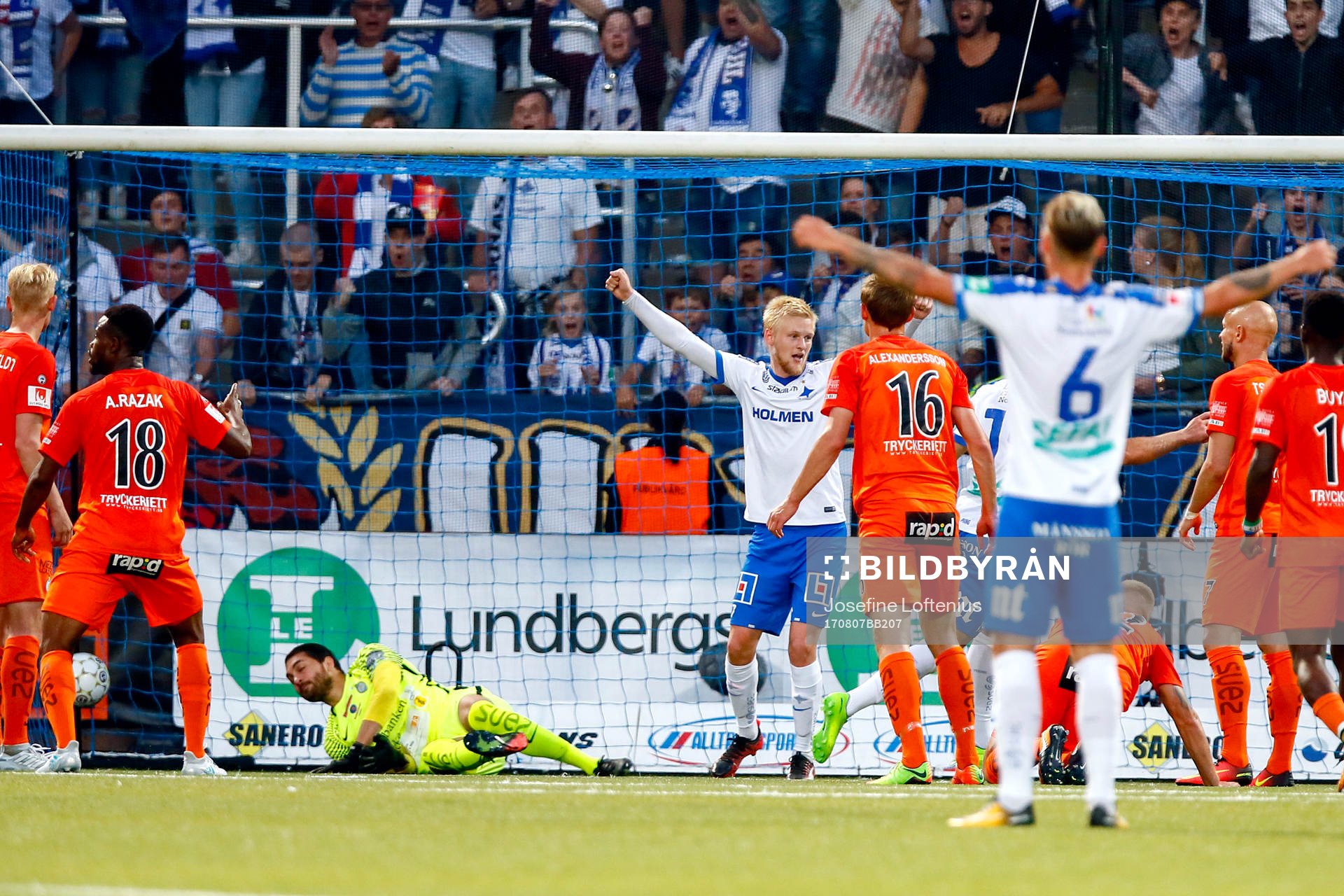 Norrköpings Karl Holmberg och Linus Wahlqvist jublar
