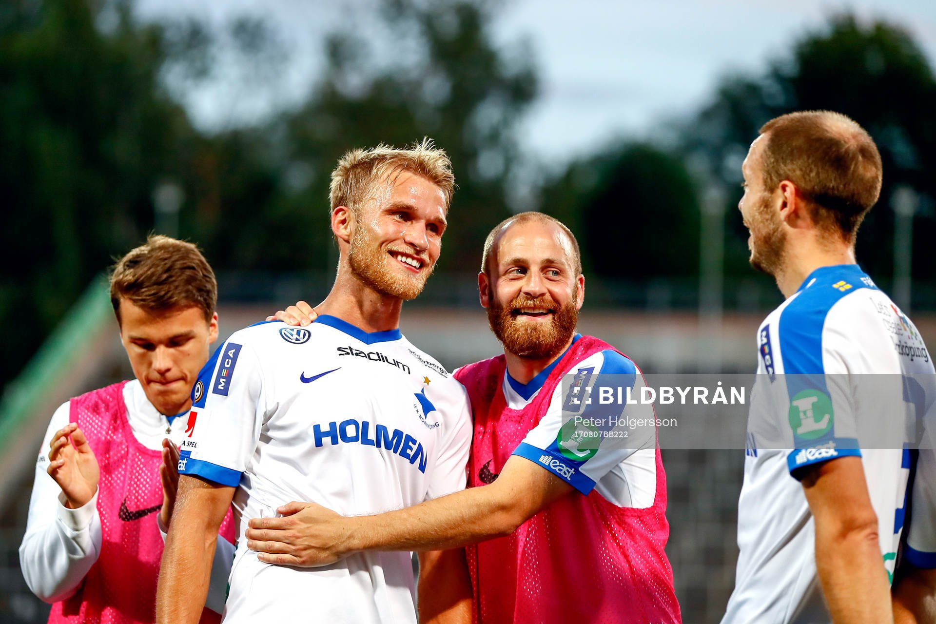 Norrköpings Sebastian Andersson och Daniel Sjölund jublar