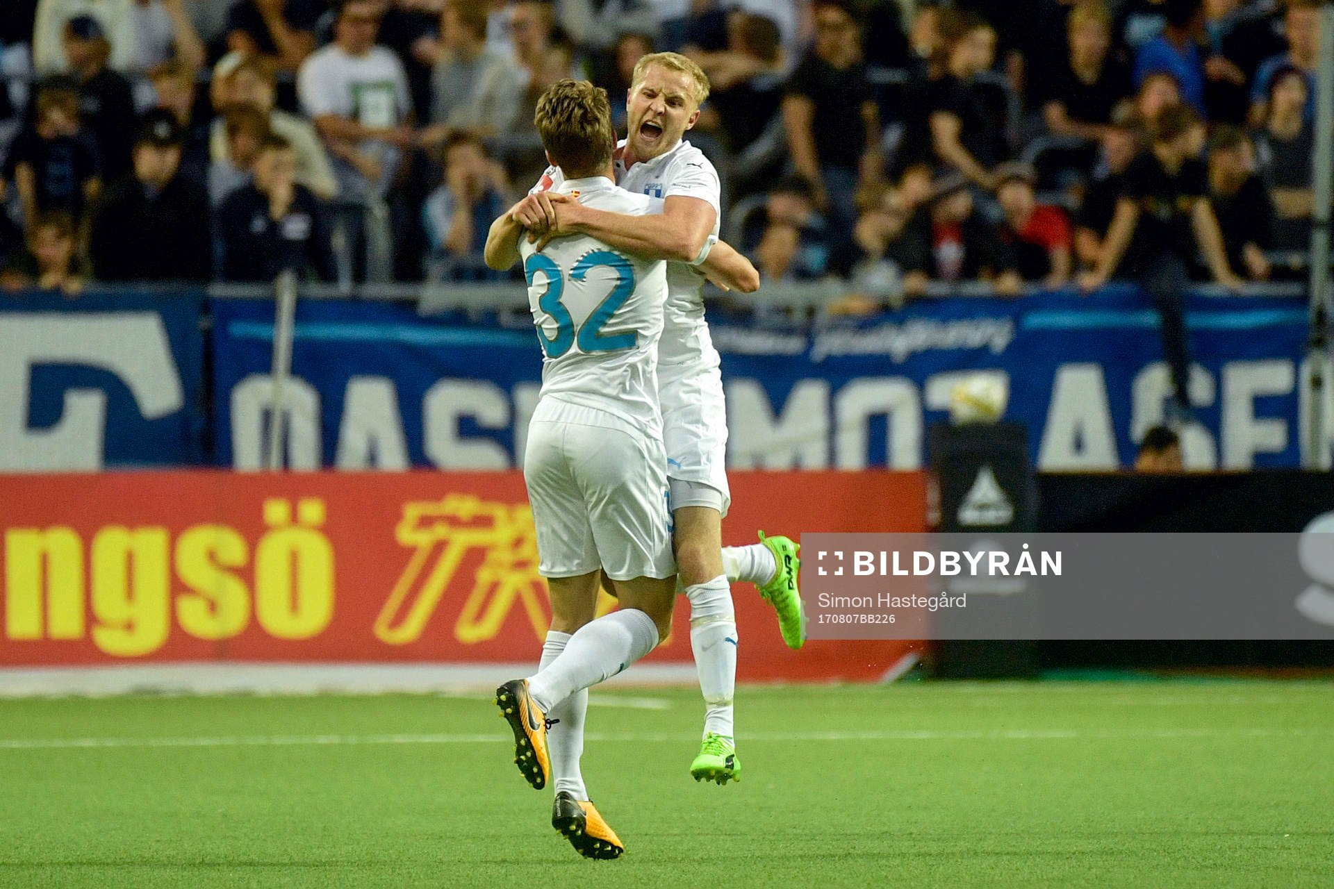 Malmö FFs Mattias Svanberg och Lasse Nielsen jublar