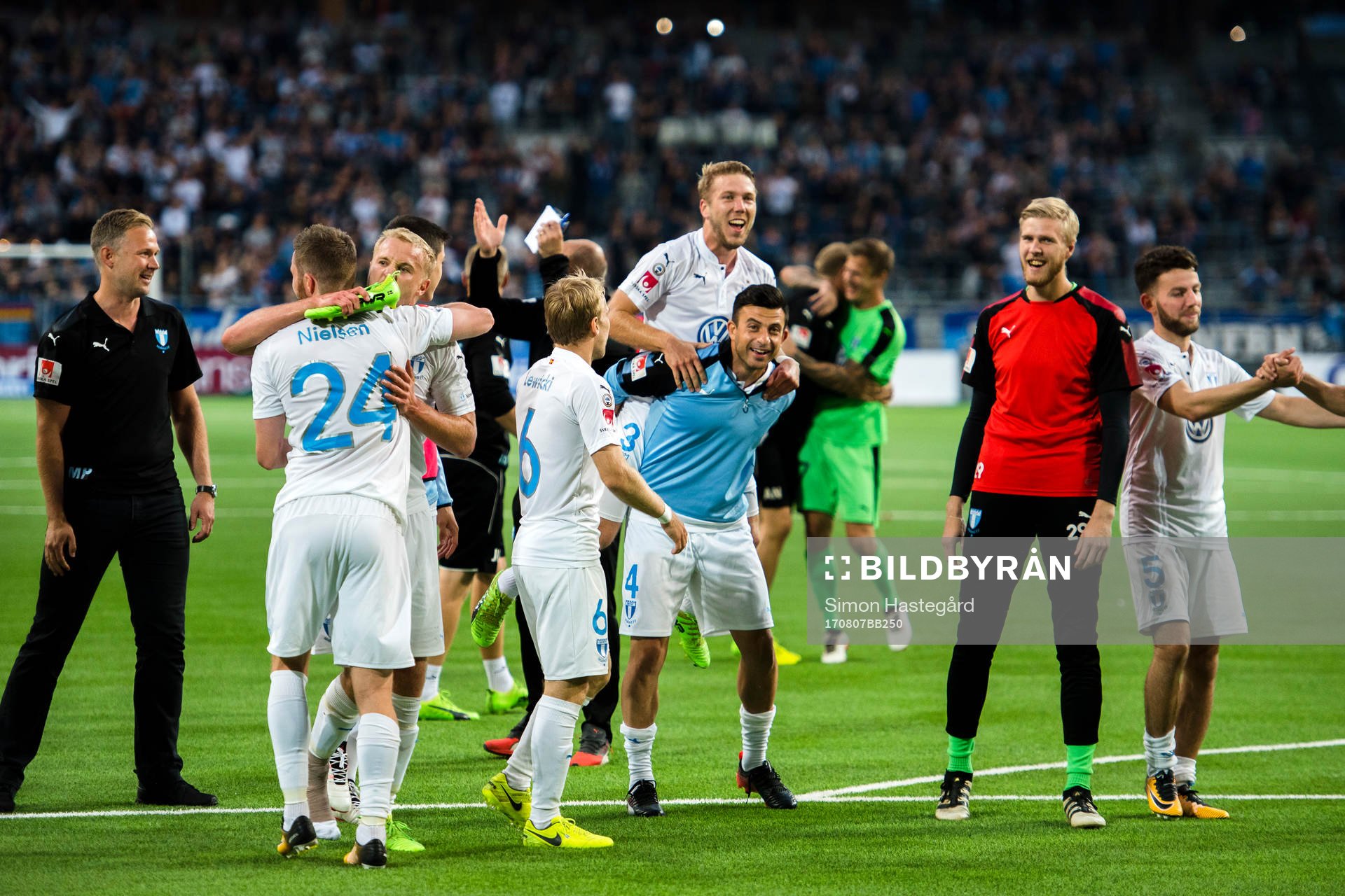 Malmö FFs Anton Tinnerholm och Behrang Safari jublar