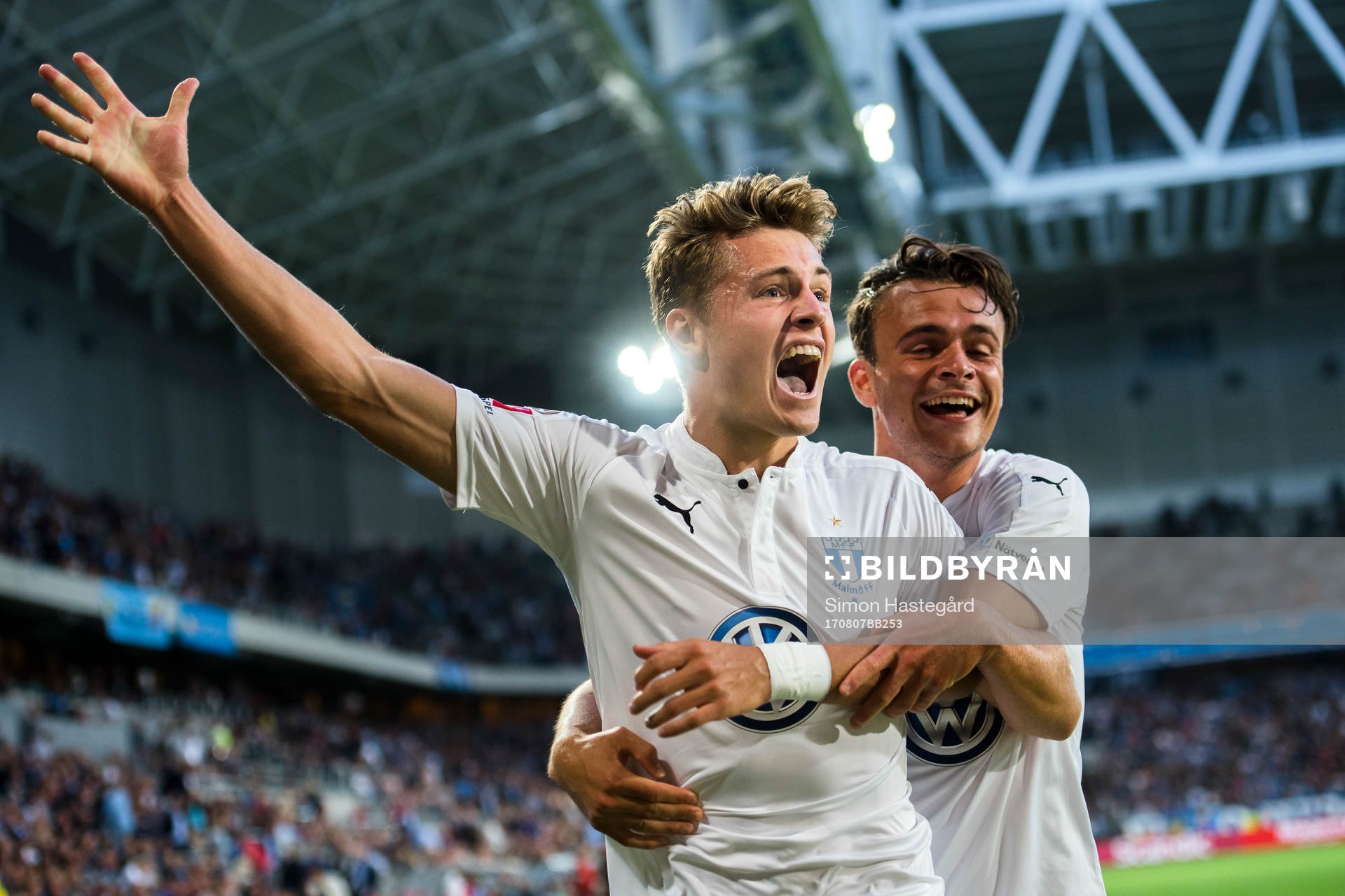 Malmö FFs Mattias Svanberg och Andreas Vindheim jublar efter 0-1 under fotbollsmatchen i Allsvenskan mellan Djurgården och Malmö FF den 7 augusti 2017 i Stockholm.
