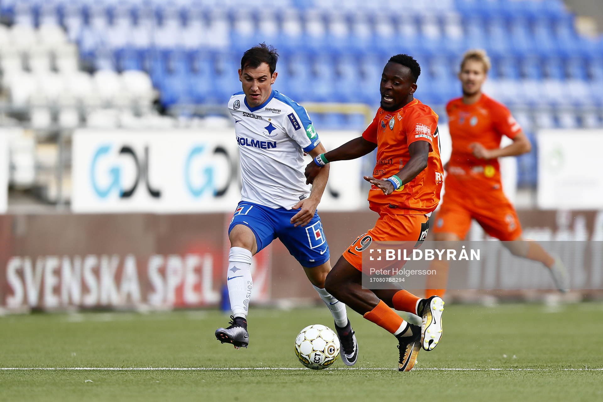 Norrköpings Nikola Tkalcic och AFC Eskilstunas Mohamed