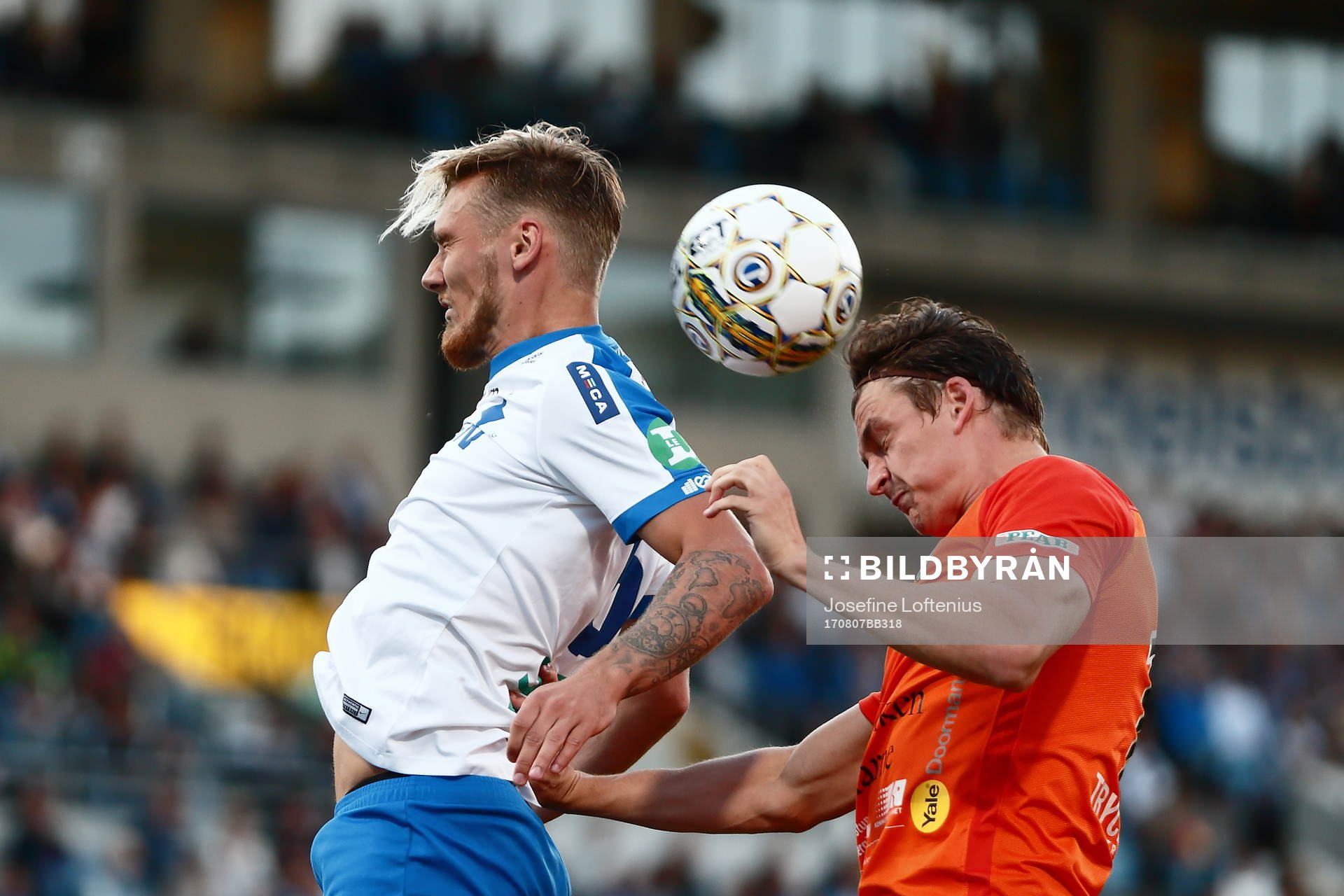 Norrköpings Linus Wahlqvist och AFC Eskilstunas Rinor Nushi