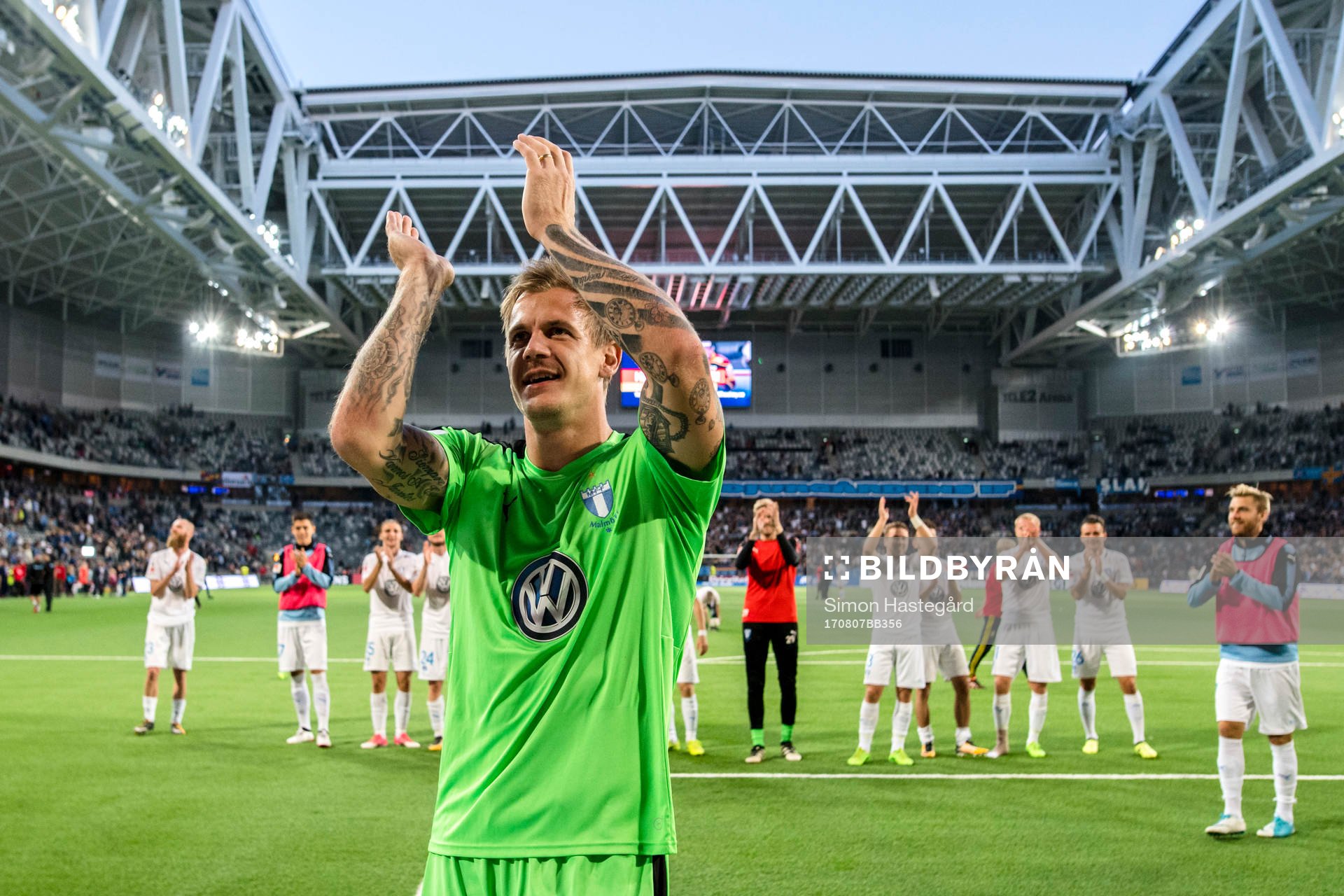 Malmö FFs målvakt Johan Dahlin jublar