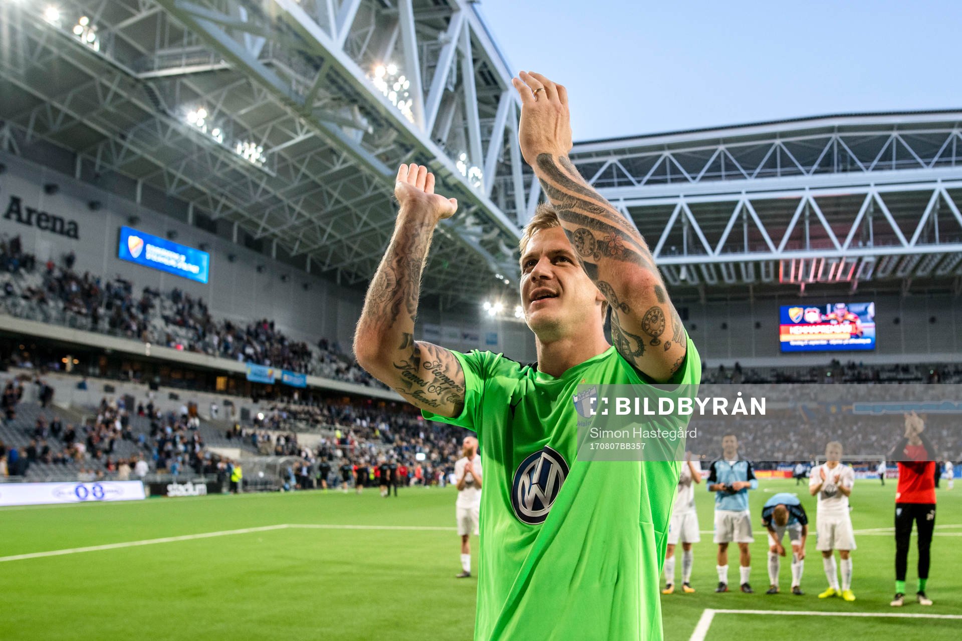Malmö FFs målvakt Johan Dahlin jublar