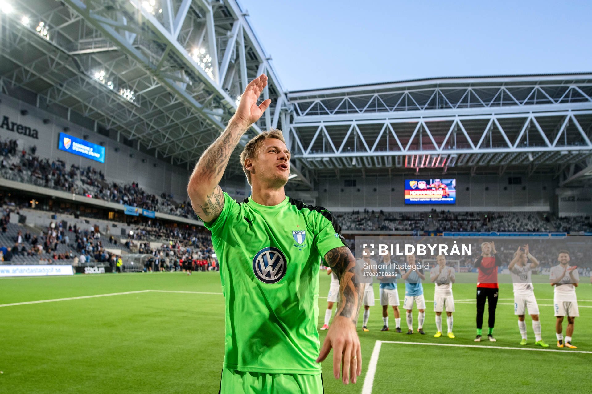 Malmö FFs målvakt Johan Dahlin jublar