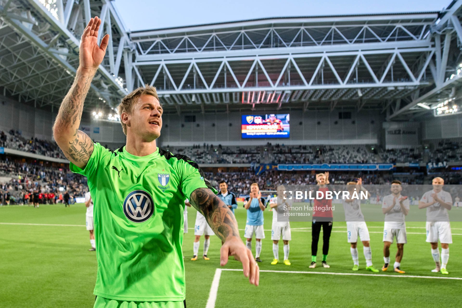 Malmö FFs målvakt Johan Dahlin jublar