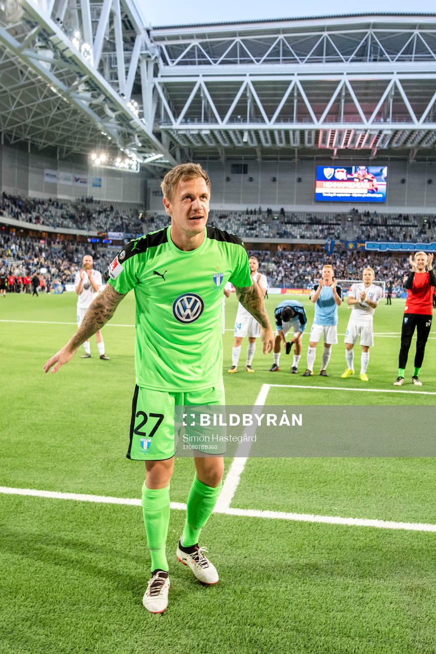 Malmö FFs målvakt Johan Dahlin jublar