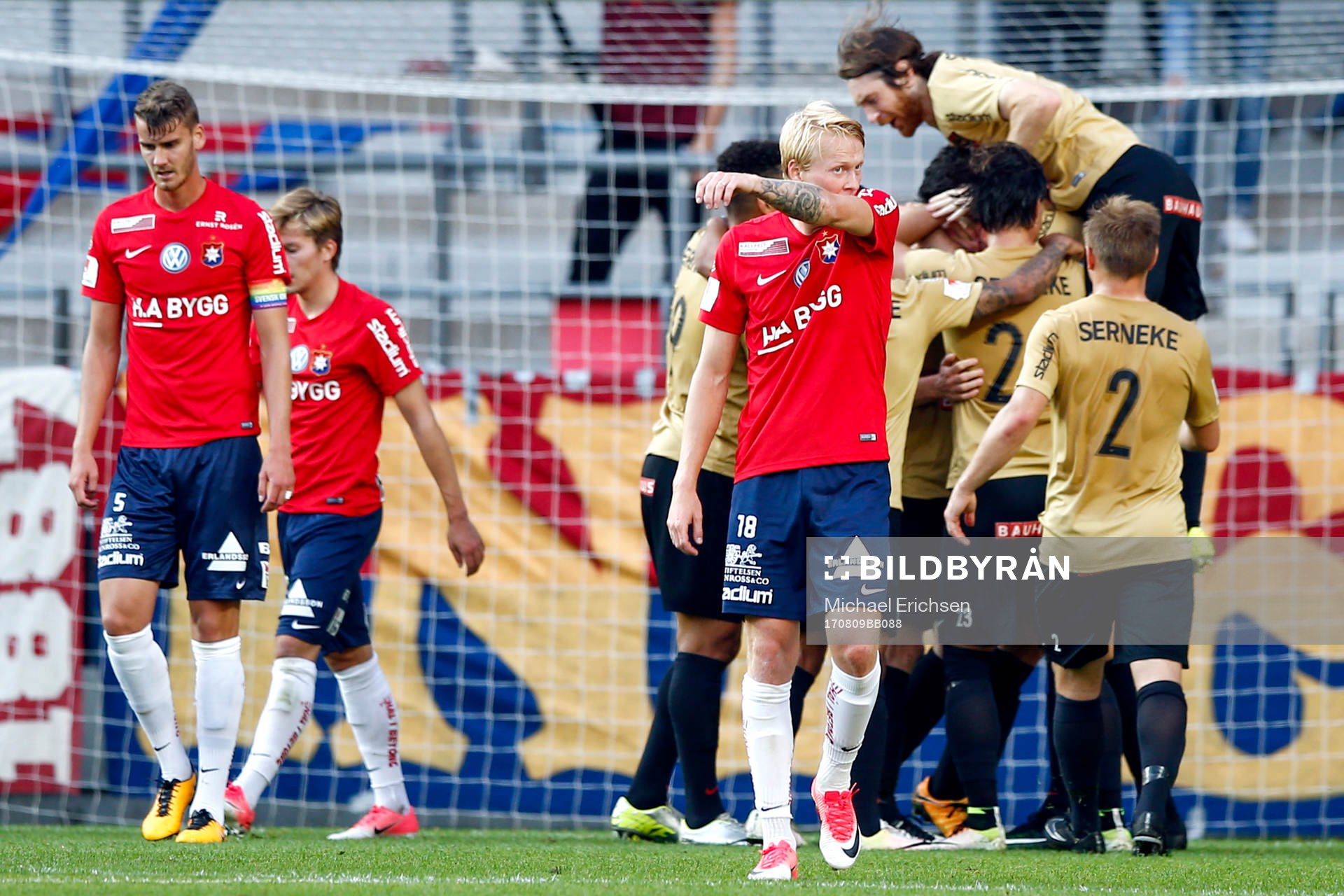 Brommapojkarnas Gustav Sandberg Magnusson jublar med