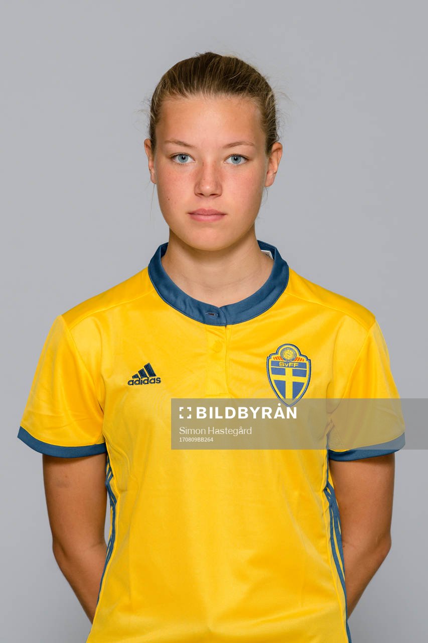 Wilma Reuterskiöld i F15/02-landslaget