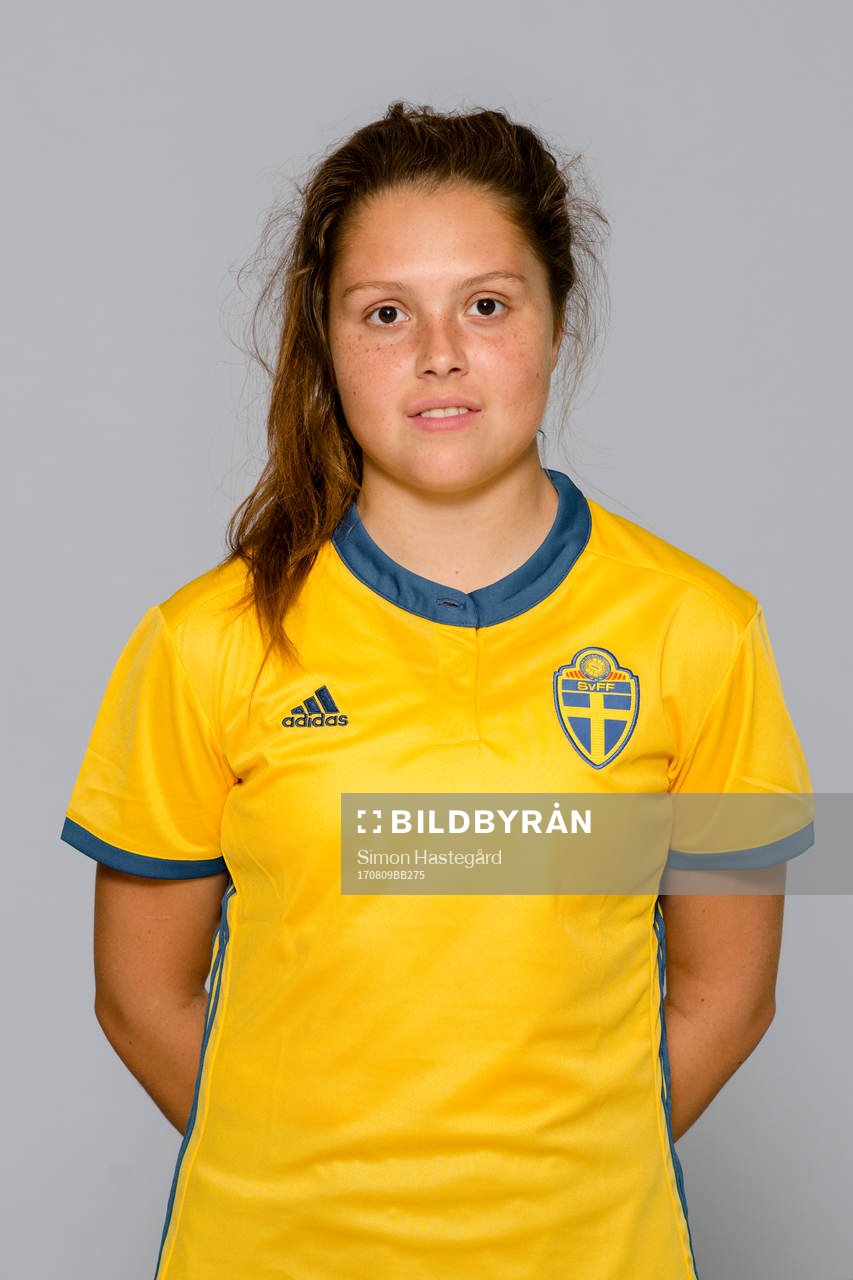 Julia Åkerlind Kermoury  i F15/02-landslaget