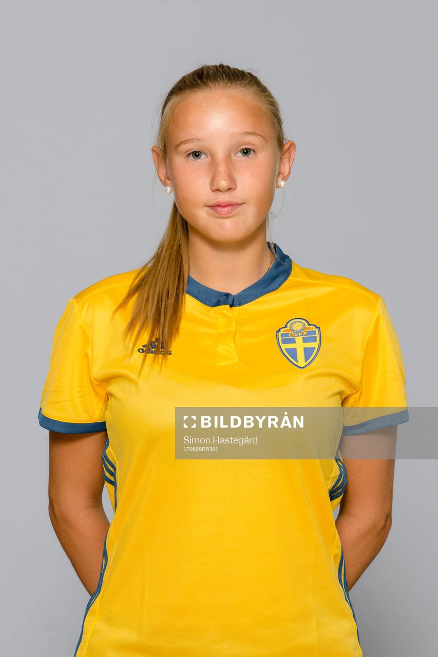 Ronja karlsson Törnborg  i F15/02-landslaget