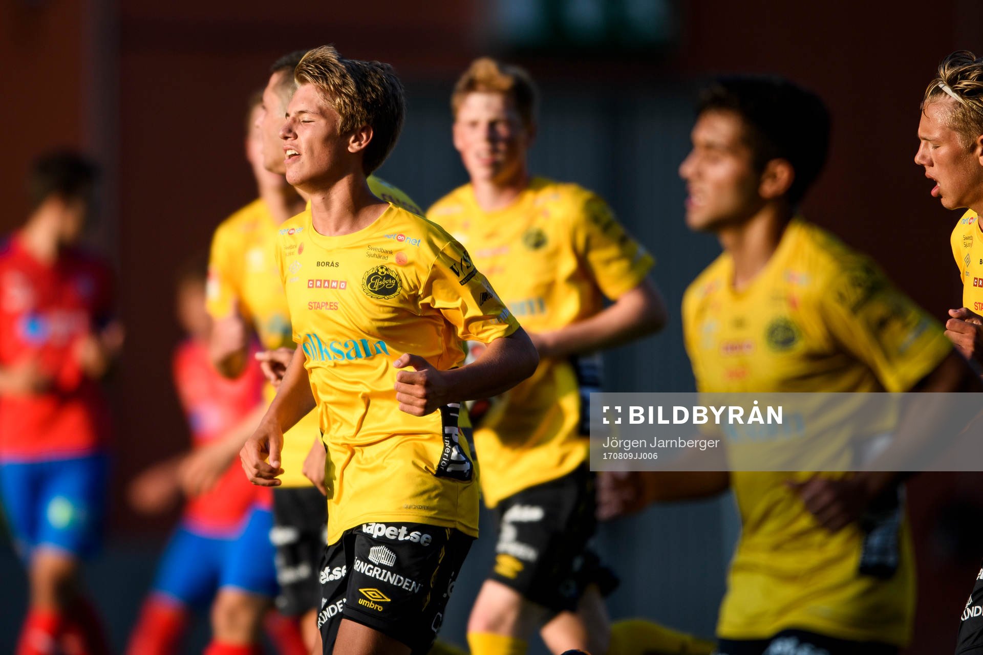 Elfsborgs Oliver Zandén jublar vid mål under fotbollsmatchen i U17 Allsvenskan mellan Elfsborg och Helsingborg den 9 augusti 2017 i Borås.