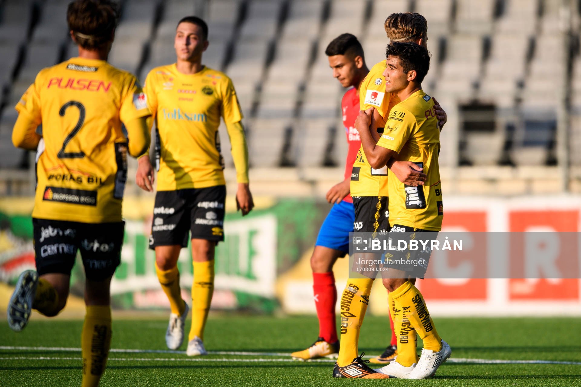 Elfsborgs Eduart Iljazi klappas om efter att gjort mål under fotbollsmatchen i U17 Allsvenskan mellan Elfsborg och Helsingborg den 9 augusti 2017 i Borås.