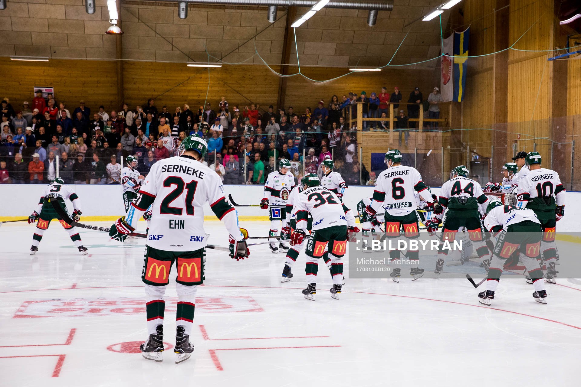 Frölunda innan en träningsmatch i ishockey mellan