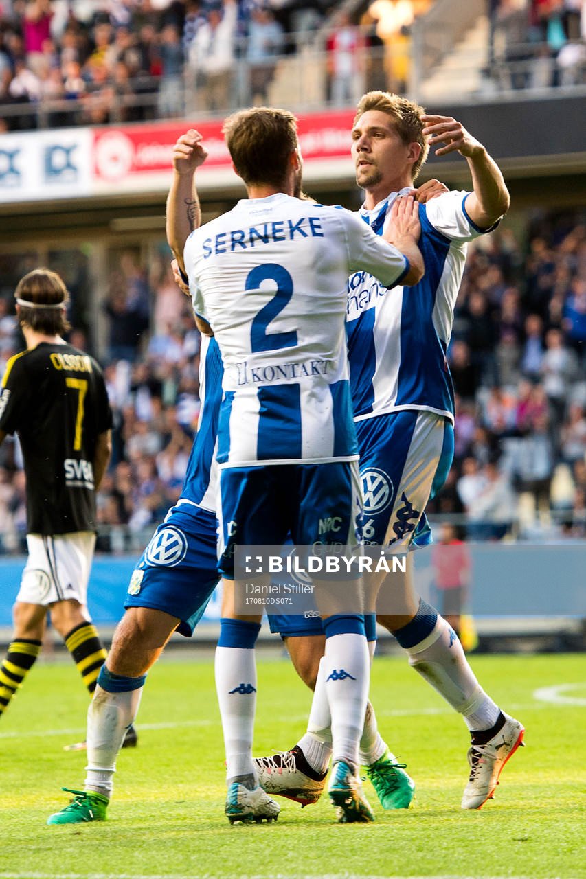 IFK Göteborgs Mikael Boman jublar tillsamman med Emil