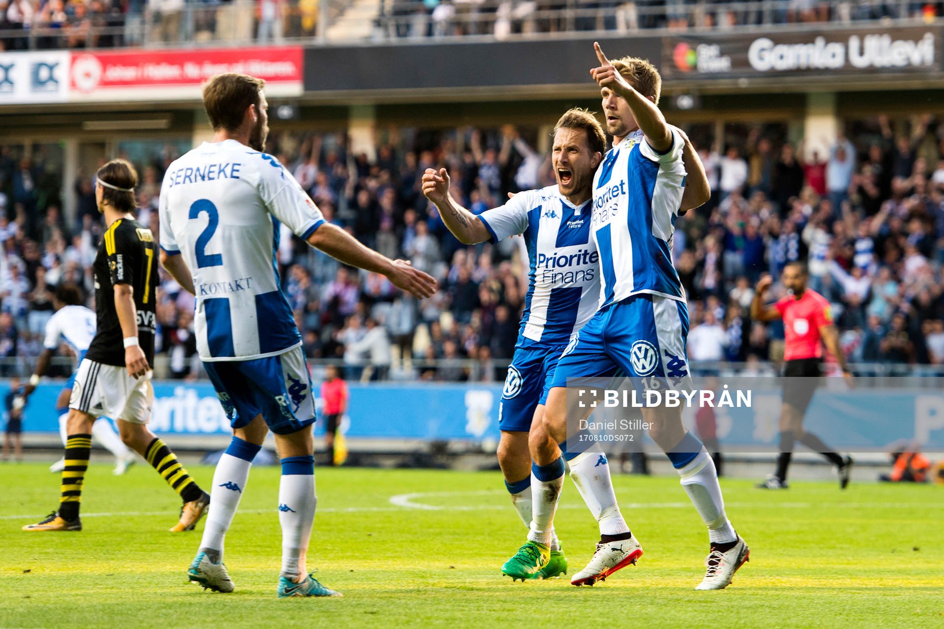 IFK Göteborgs Mikael Boman jublar tillsamman med Emil