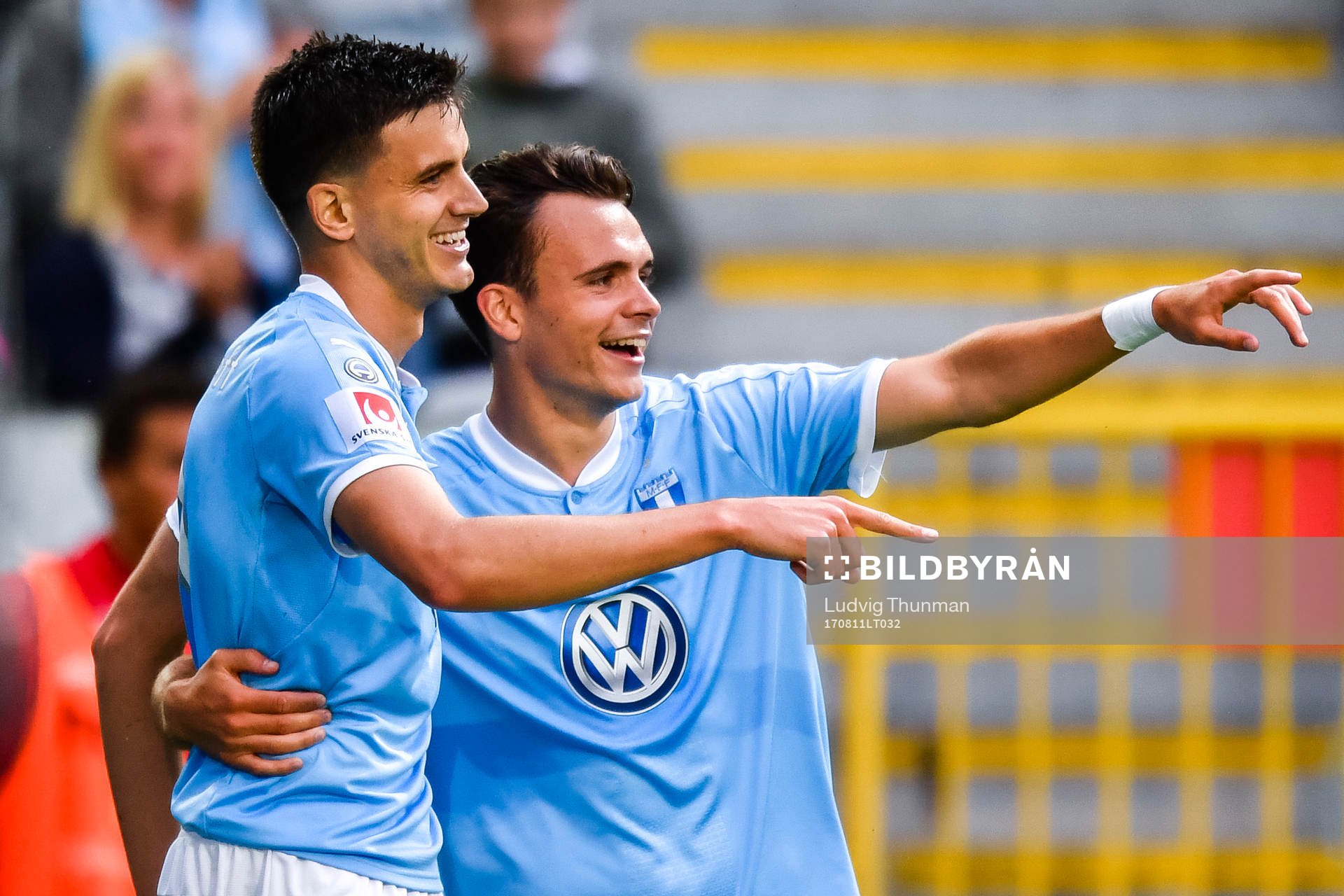 Malmö FFs Alexander Jeremejeff och Anders Christiansen jublar efter 2-0 under fotbollsmatchen i Allsvenskan mellan Malmö FF och Kalmar den 11 augusti 2017 i Malmö.