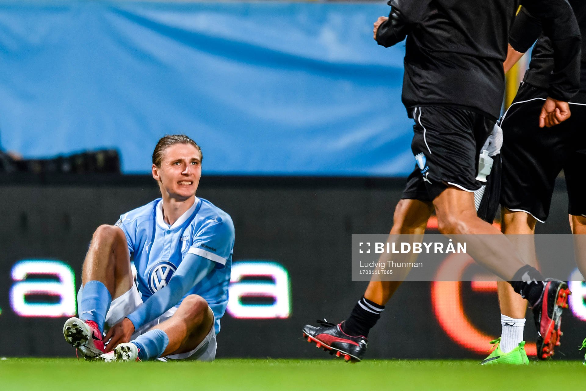 Malmö FFs Pawel Cibicki har ont