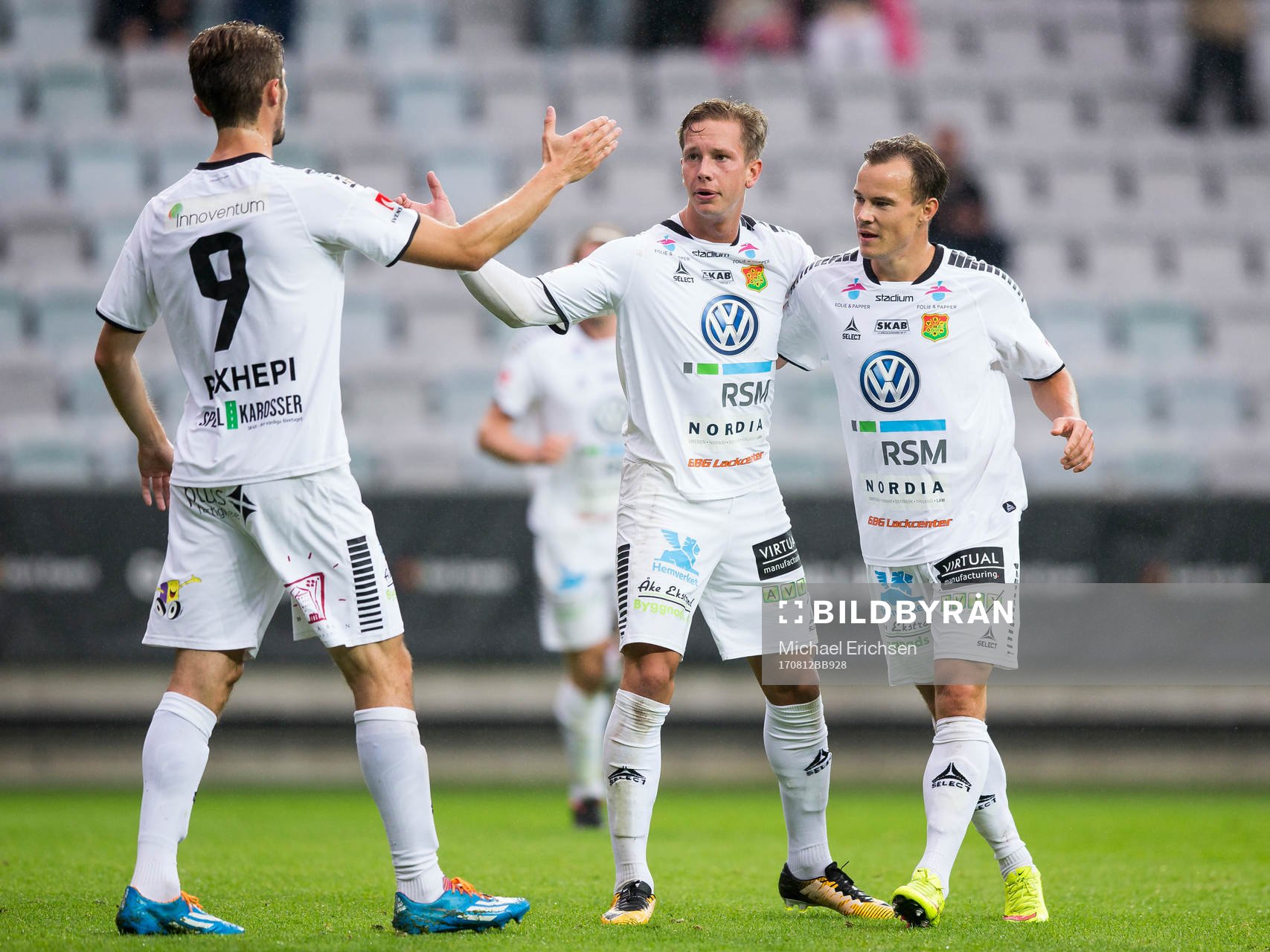 GAIS Simon Silverholt jublar ihop med Anton Wede och Dardan Rexhepi efter sitt 1-0 mål under fotbollsmatchen i Superettan mellan GAIS och Syrianska den 12 augusti 2017 i Göteborg.
