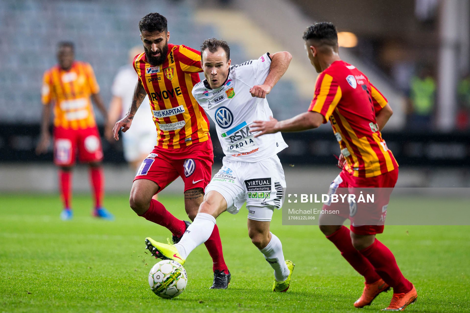 GAIS Anton Wede slår en passning