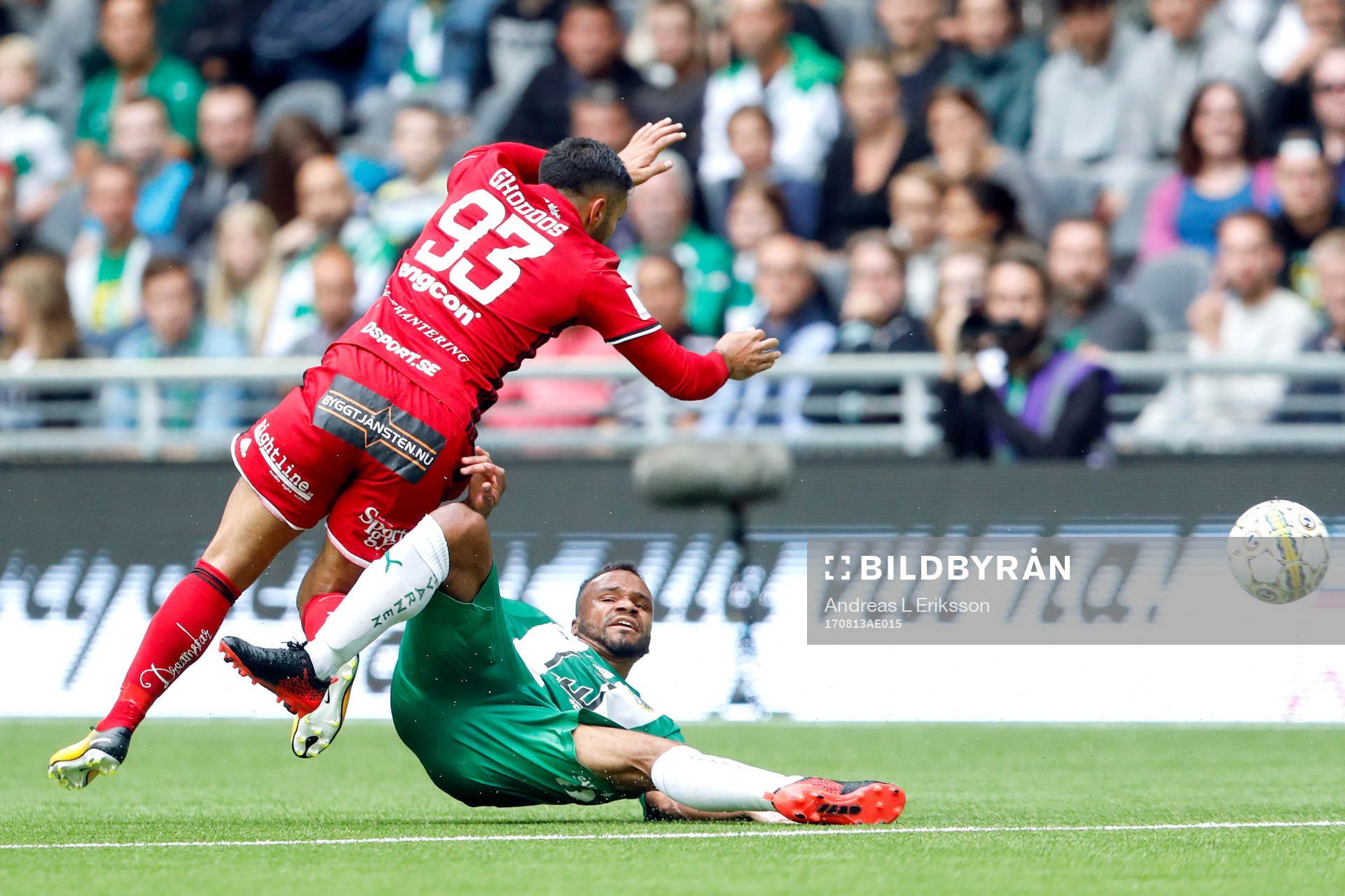 Östersunds Saman Ghoddos och Hammarbys Serge-Junior