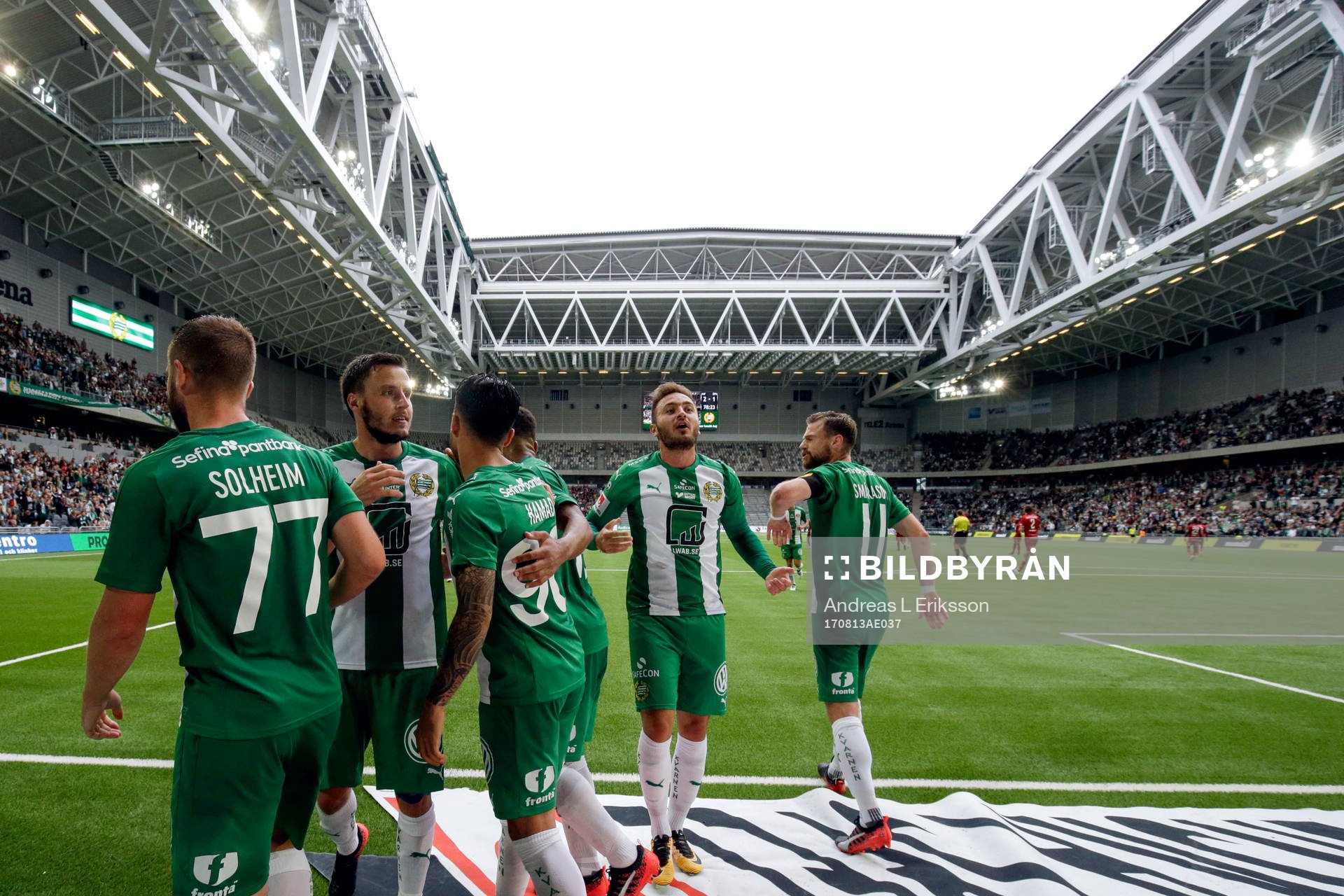 Hammarbys Jiloan Hamad jublar med lagkamrater