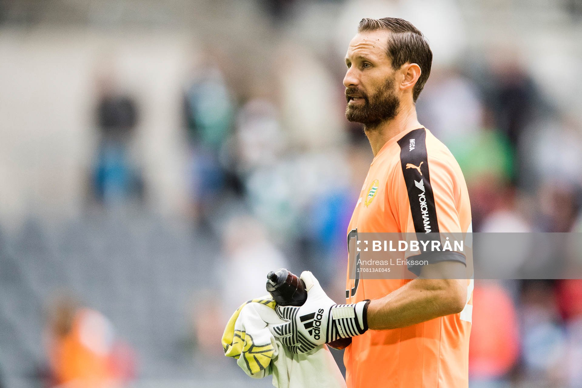 Hammarbys målvakt Johan Wiland deppar