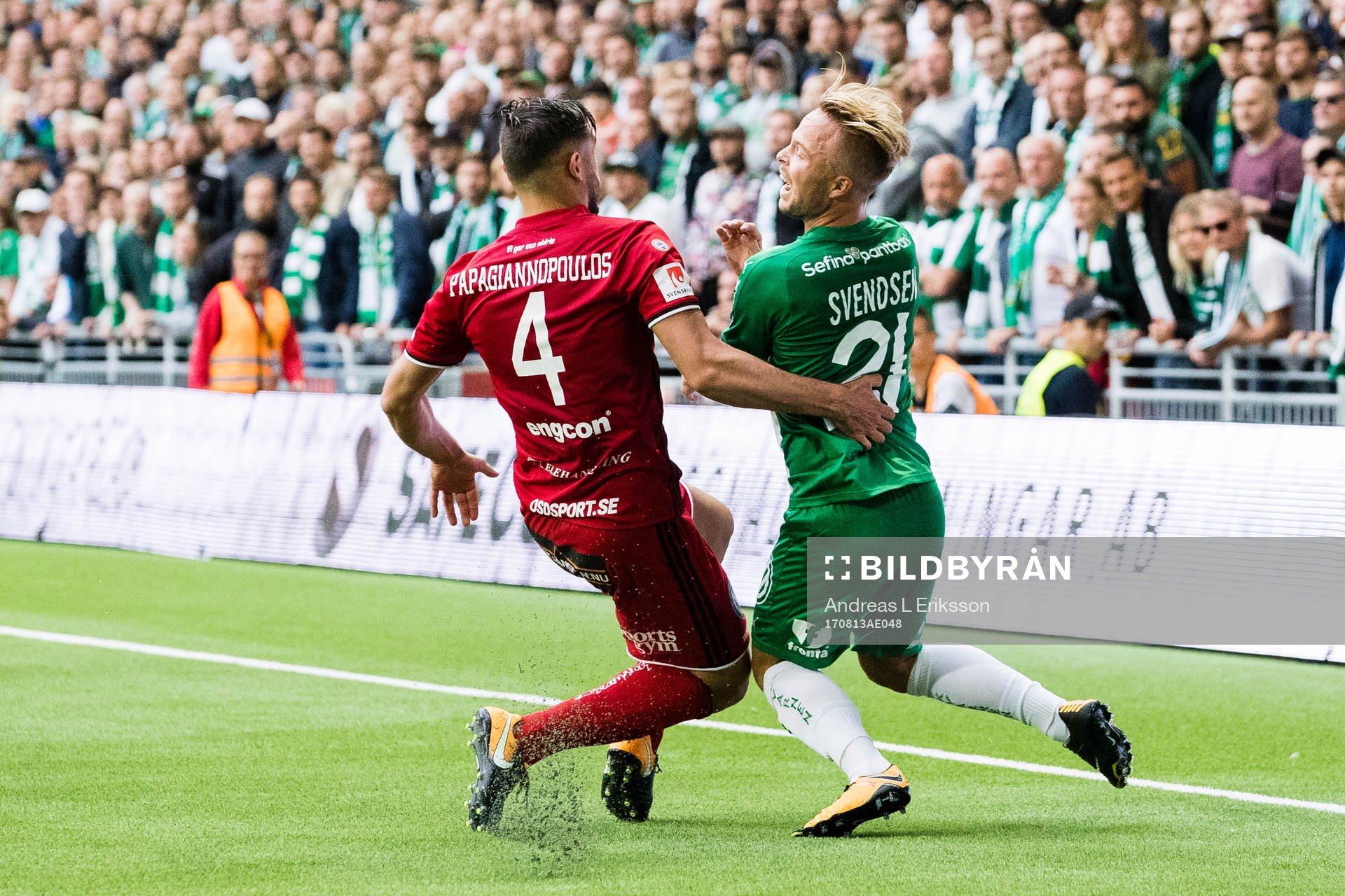 Östersunds Sotirios Papagiannopoulus i kamp om bollen med